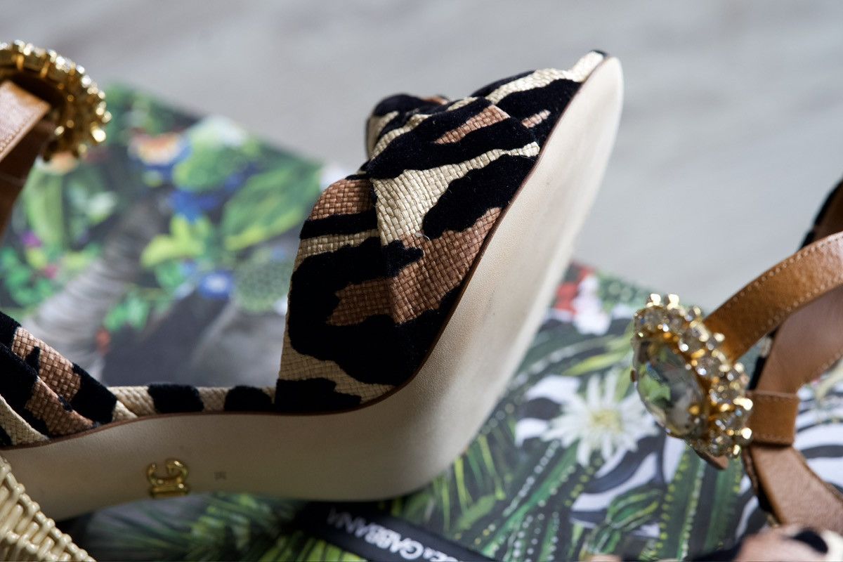 Dolce & Gabbana Dolce & Gabbana pump in perfect condition. Orig. price $870 Size US 7.5 / IT 37.5 - 6 Thumbnail