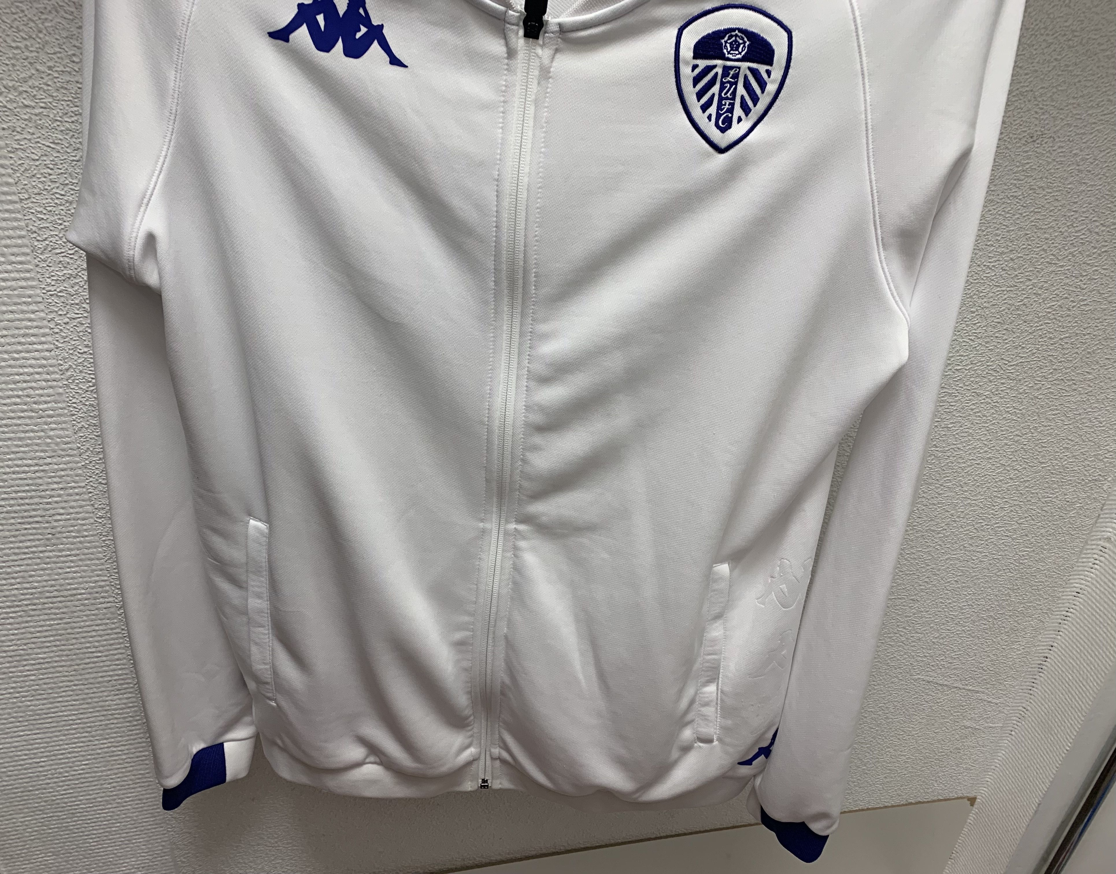 Kappa Leeds United kappa soccer white bomber M sz gava Size US M / EU 48-50 / 2 - 3 Thumbnail