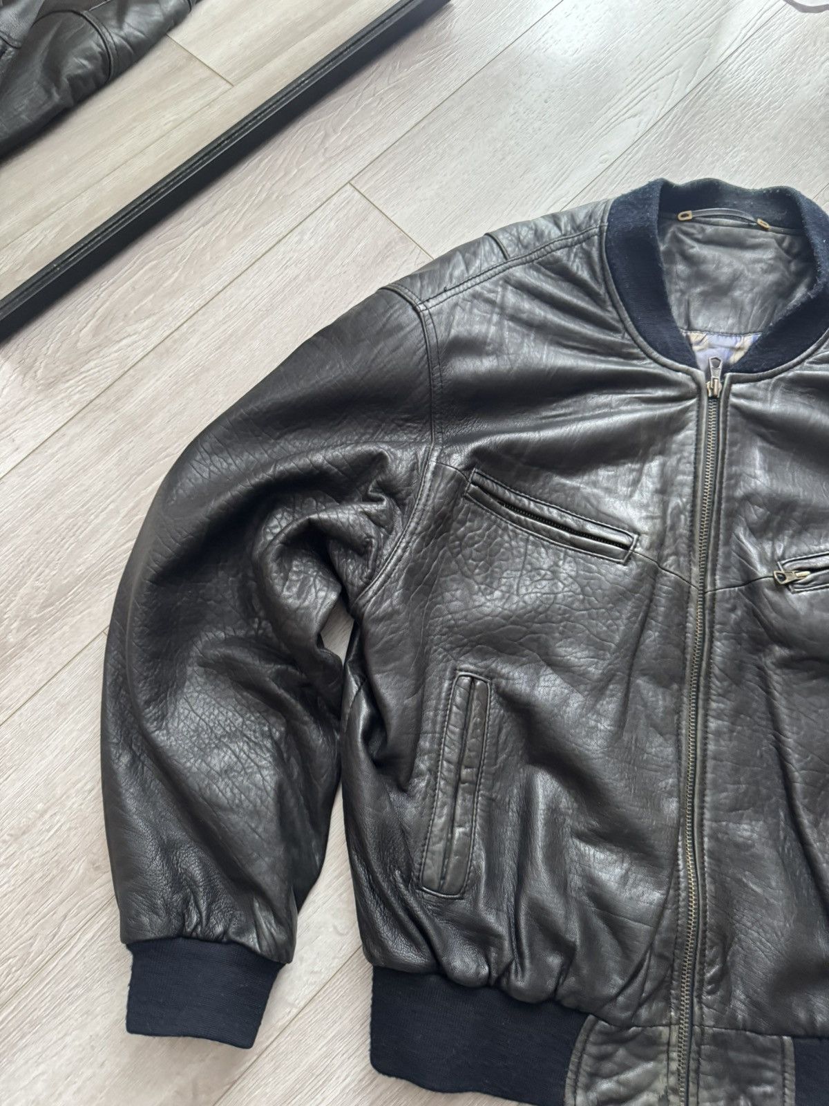 Vintage Vintage Leather Bomber Jacket With Straps A226 Size US L / EU 52-54 / 3 - 2 Thumbnail