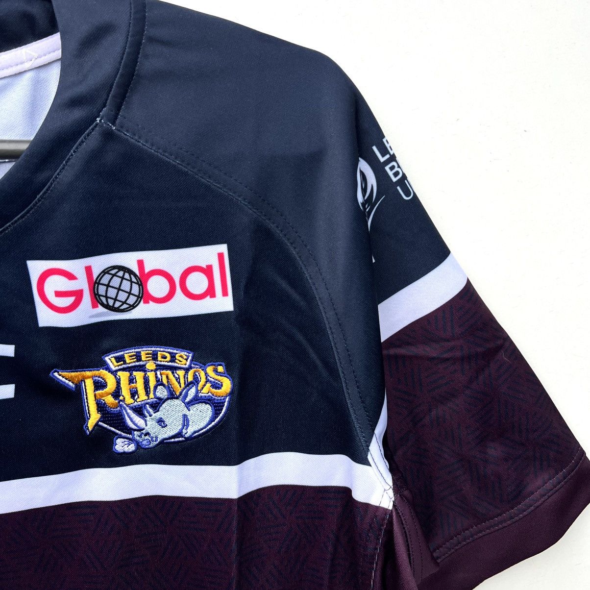 Other Leeds Rhinos Rugby League 2018 Away Shirt Jersey Top ISC Size US L / EU 52-54 / 3 - 4 Thumbnail