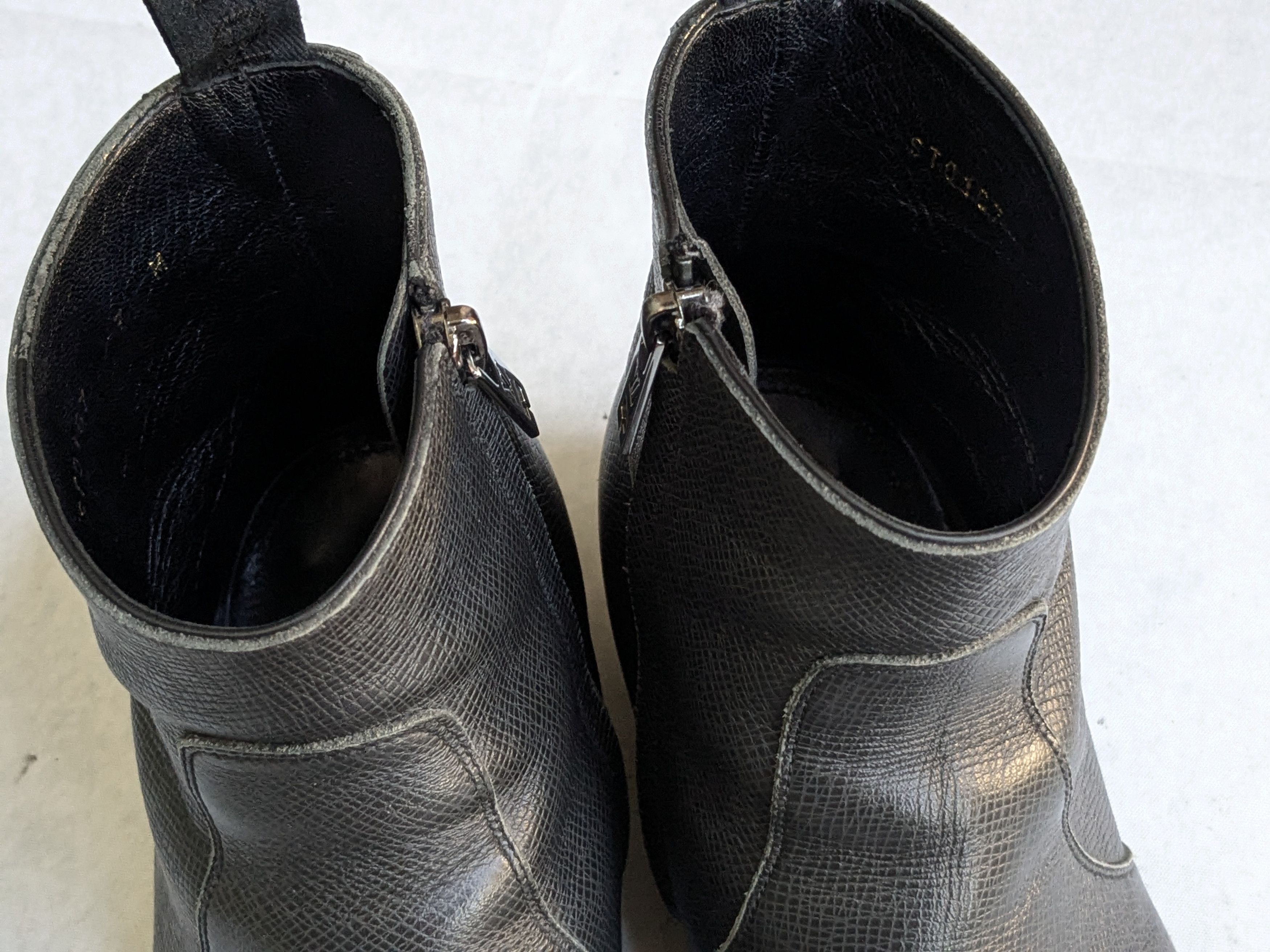 Louis Vuitton Louis Vuitton Side Zip Boots Gray Black Leather 8 Chelsea Size US 8 / EU 41 - 2 Thumbnail