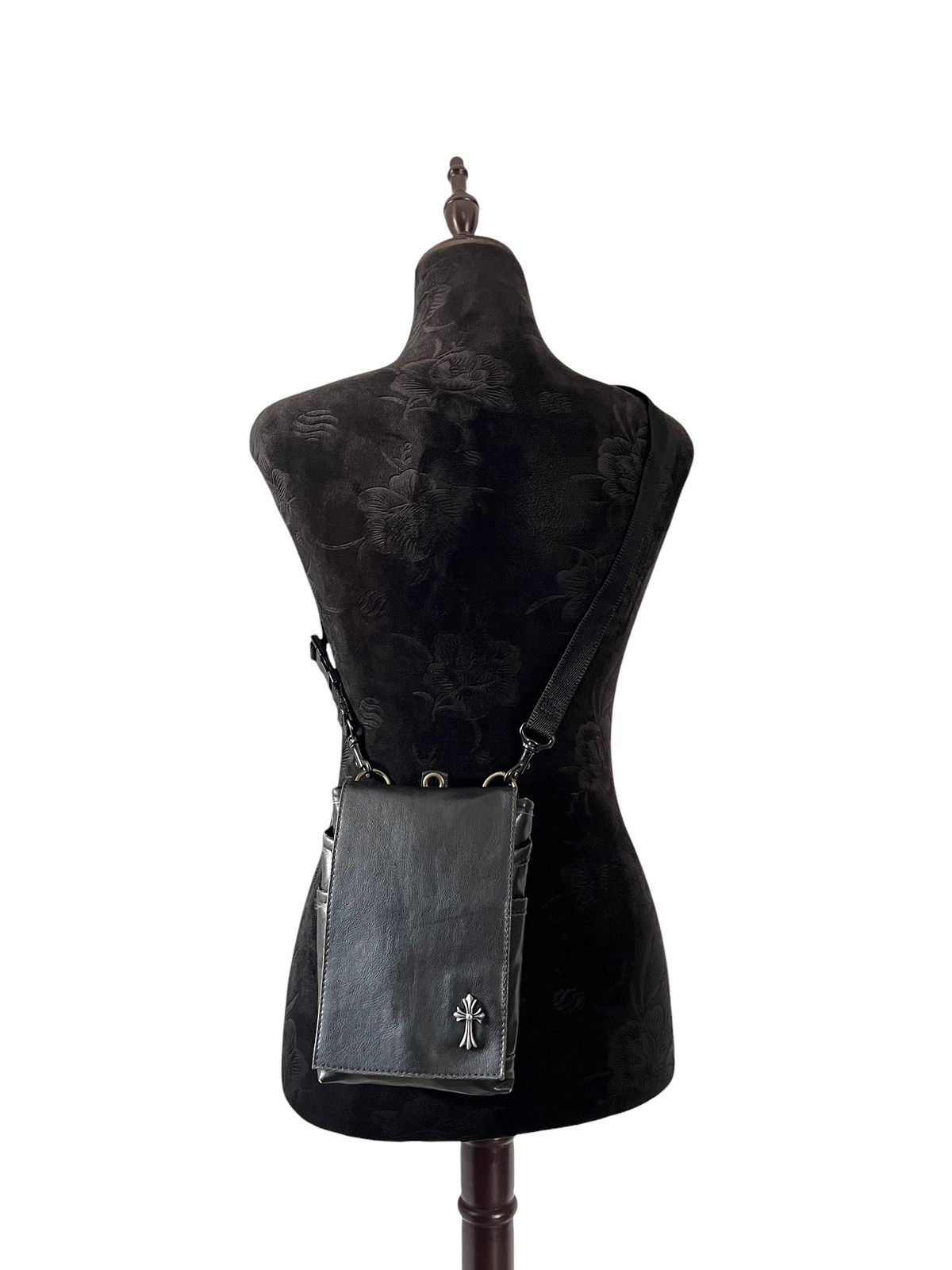 Japanese Brand Fabric Connection 🇯🇵 Leather Cross Logo Sling Bag Size ONE SIZE - 1 Thumbnail