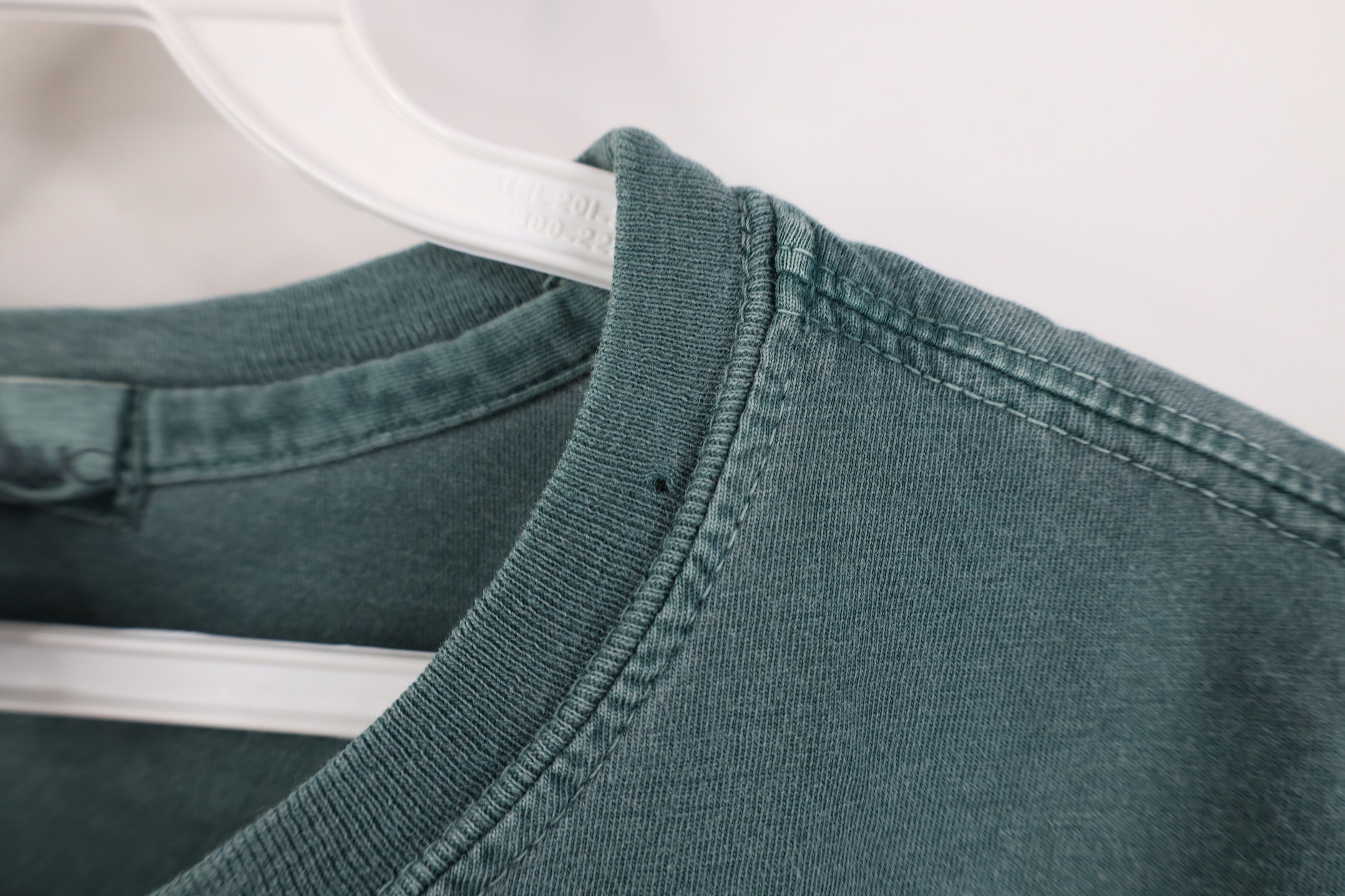 Banana Republic Vintage 90s Banana Republic Pigment Stonewash T-Shirt Green Size US L / EU 52-54 / 3 - 5 Thumbnail
