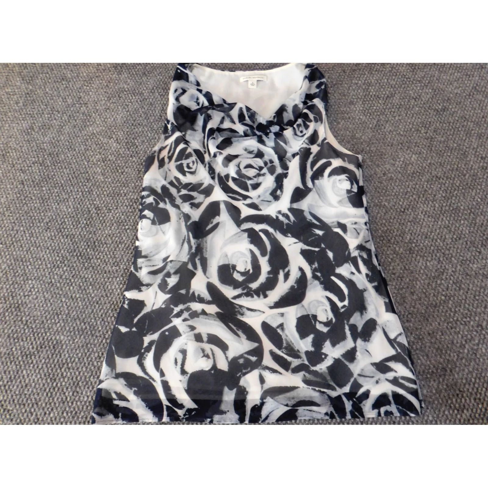 Banana Republic Banana Republic Blouse Womens 8 Blue Floral Sleeveless Tank Top Casual Polyester Bell Sleeve Round Neck Pullover Regular Fit Size M / US 6-8 / IT 42-44 - 4 Thumbnail