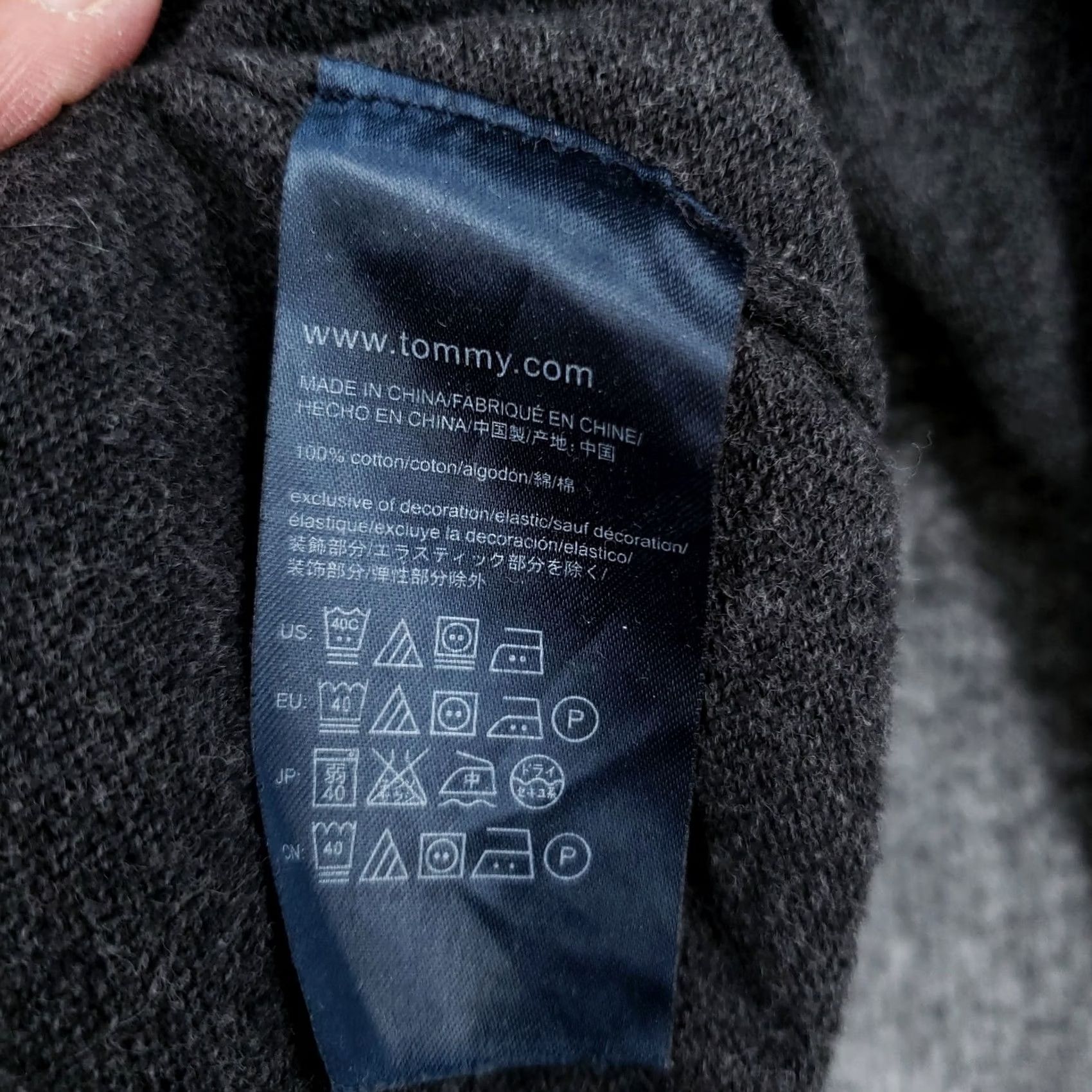 Tommy Hilfiger Tommy Hilfiger Sweater Mens XL Gray Pullover V-Neck Long Sleeve Cotton Knit Size US XL / EU 56 / 4 - 4 Thumbnail