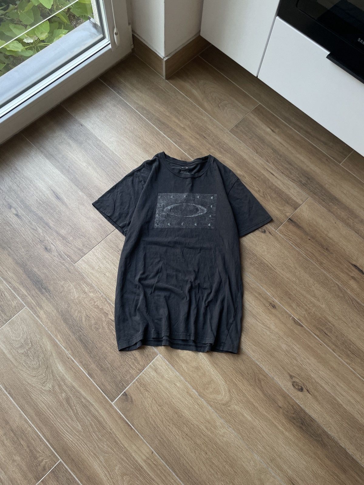 Oakley Oakley Vintage T-Shirt Big Logo Avant Garde Faded Japanese Size US M / EU 48-50 / 2 - 1 Thumbnail