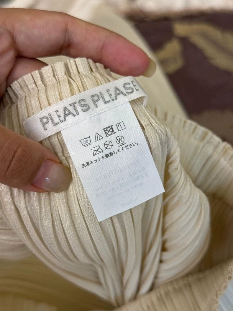 Issey Miyake Issey Miyake size:4 Milky white pleated skirt Size 31" - 4 Thumbnail