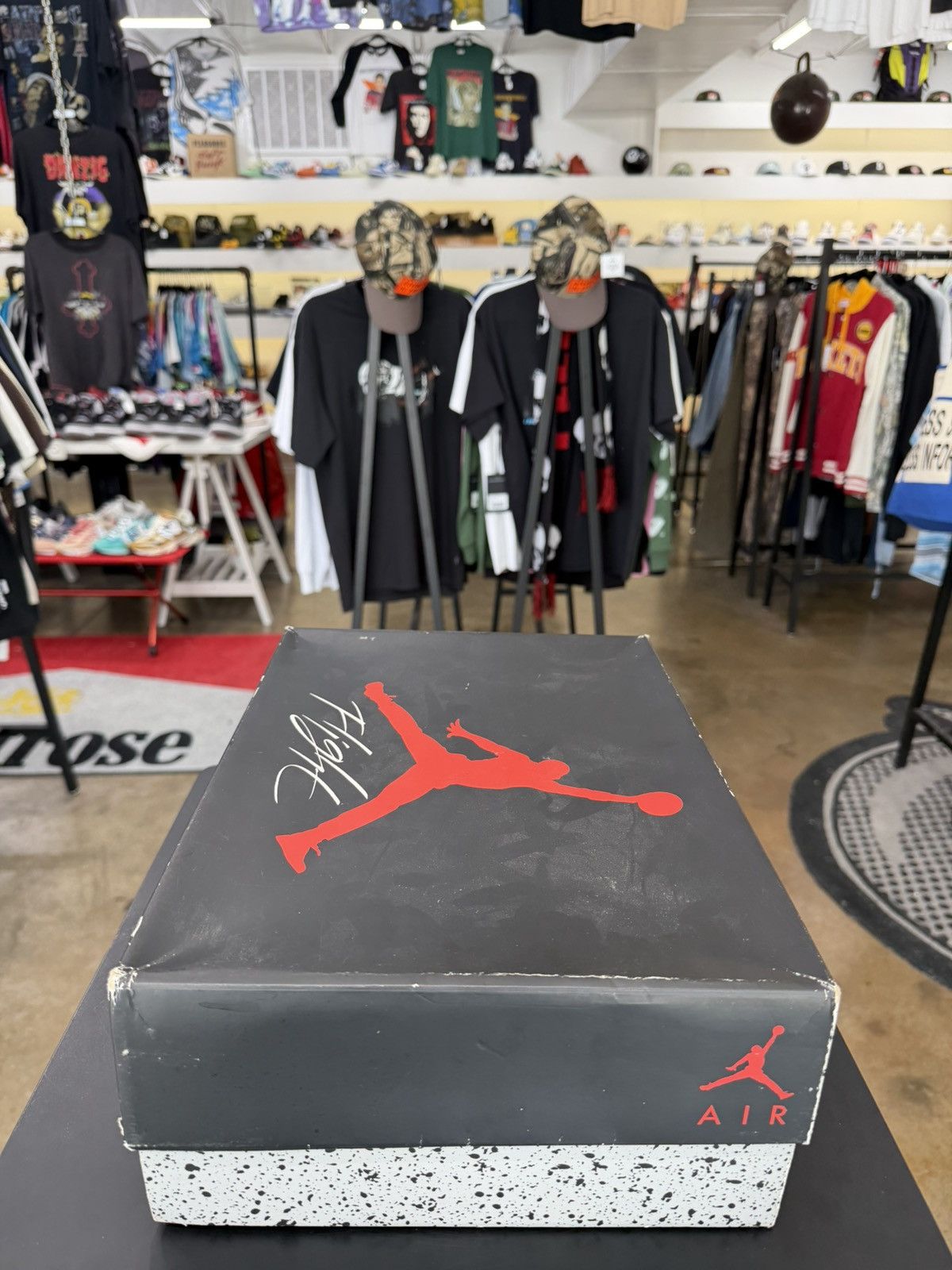 Jordan Brand Jordan 4 Red Thunder Size 10 (2022) Size US 10 / EU 43 - 22 Thumbnail