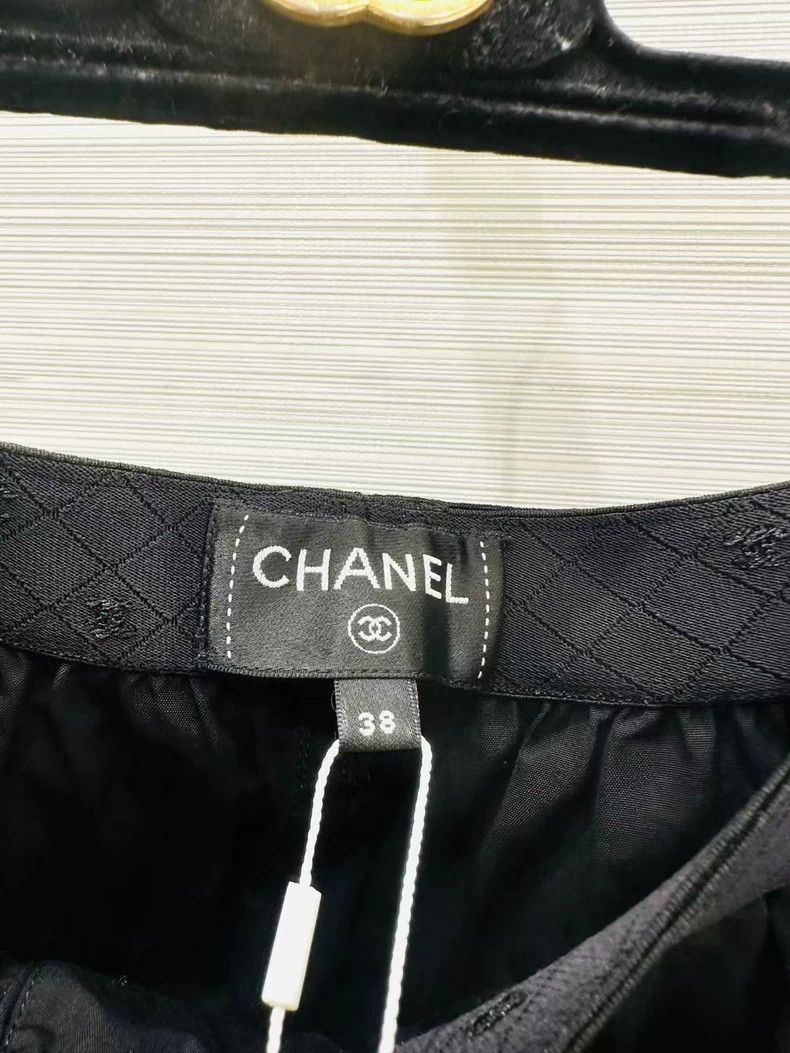 Chanel Chanel 24S waist logo elastic waist shorts Size 25" / US 0 / IT 36 - 5 Thumbnail