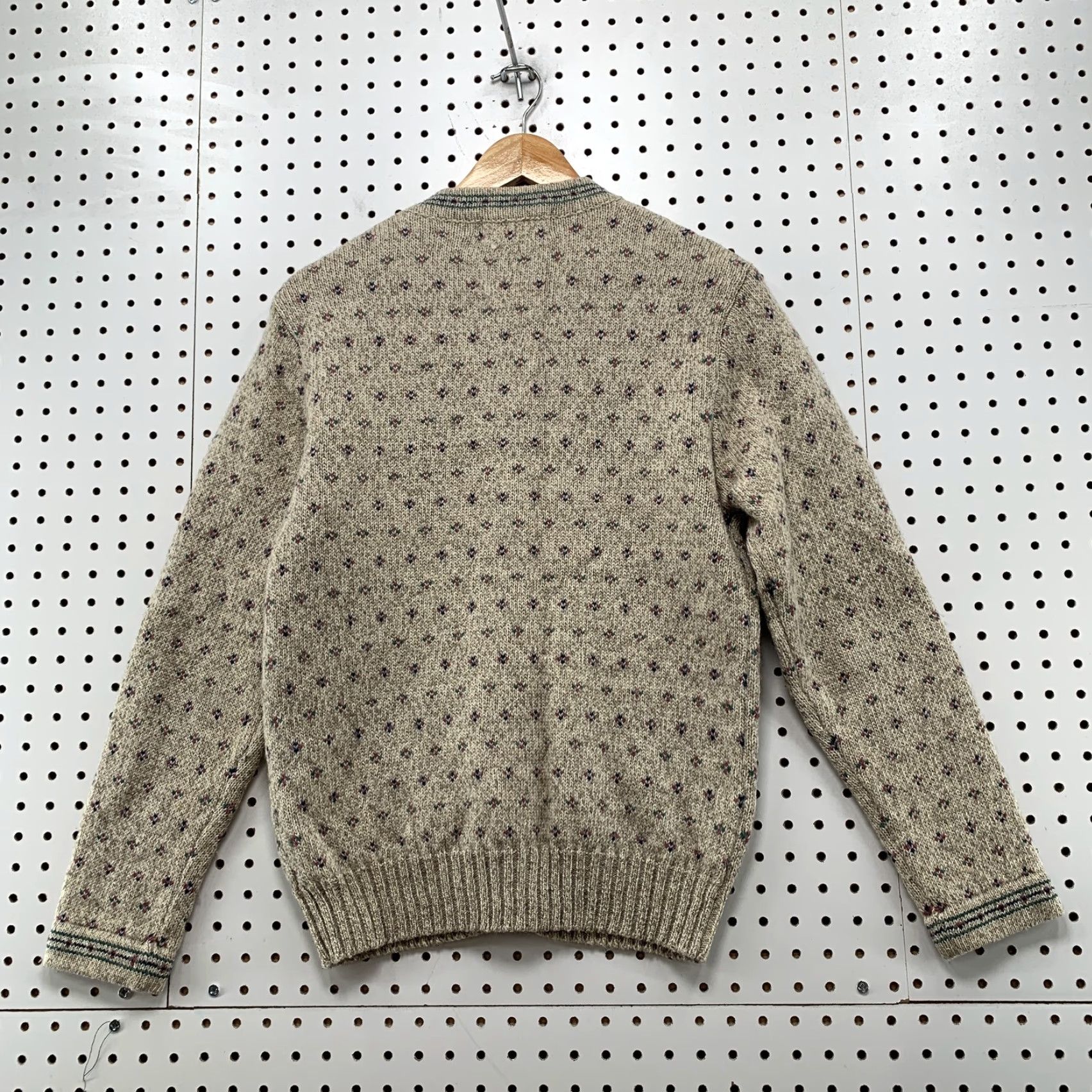 Eddie Bauer VINTAGE Eddie Bauer Cardigan Wool Blend Knit Sweater Womens Medium Beige 80s Cardigan Womens M Beige 80s Vintage Eddie Bauer Sweater Women Size M / US 6-8 / IT 42-44 - 7 Thumbnail