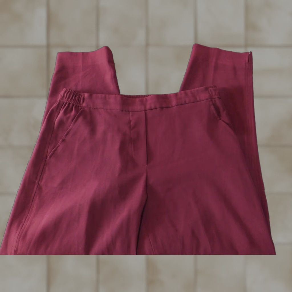 White House Black Market White House Black Market Pants 10 Slim Ankle Straight Stretch Burgundy Red Womens Regular Size 10 26in Inseam Casual VINTAGE? Size 24" / US 00 / IT 34 - 1 Thumbnail