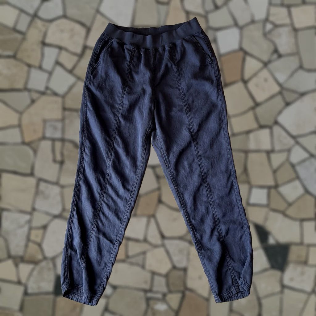 Faherty - Maximize search visibility: Uses keywords "Faherty Arlie Day," "Gray," and "Womens Medium" which are relevant to the product Size 32" / US 10 / IT 46 - 1 Thumbnail