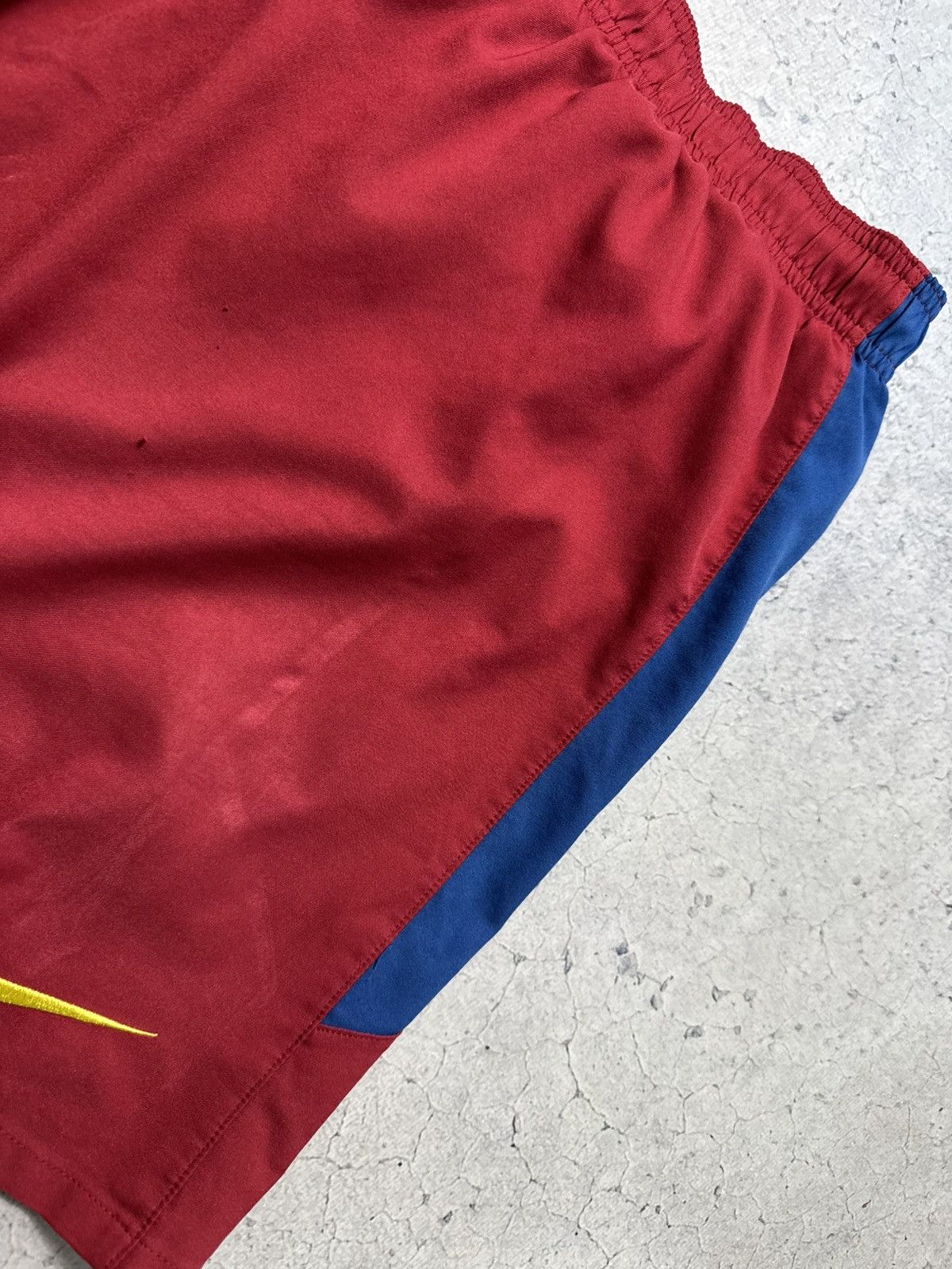 Nike Nike FC Barcelona Vintage Soccer Shorts Y2K Size US 36 / EU 52 - 9 Thumbnail