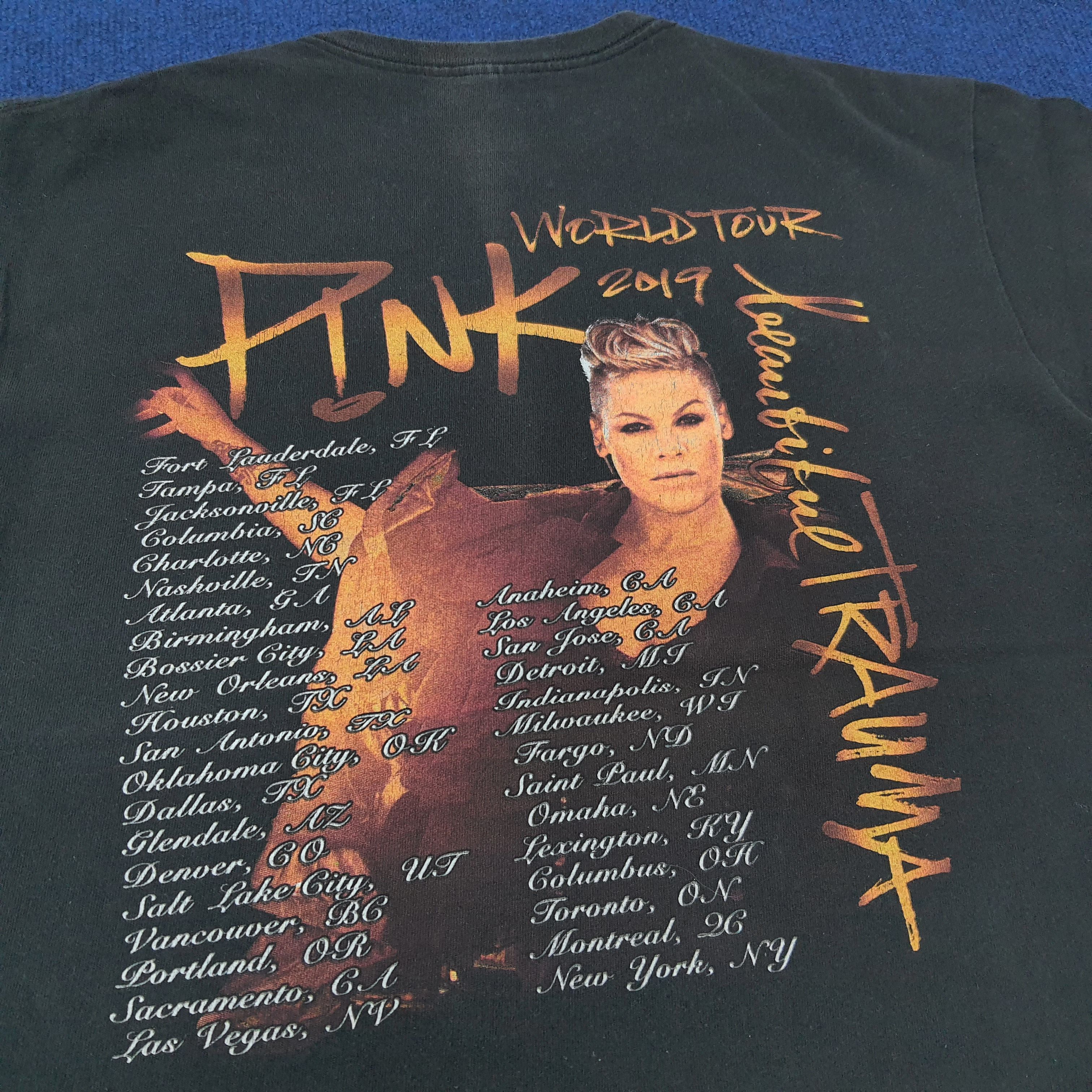 Band Tees × Vintage Vintage Pink World Tour 2019 Tshirt C219N16 Size US L / EU 52-54 / 3 - 4 Thumbnail