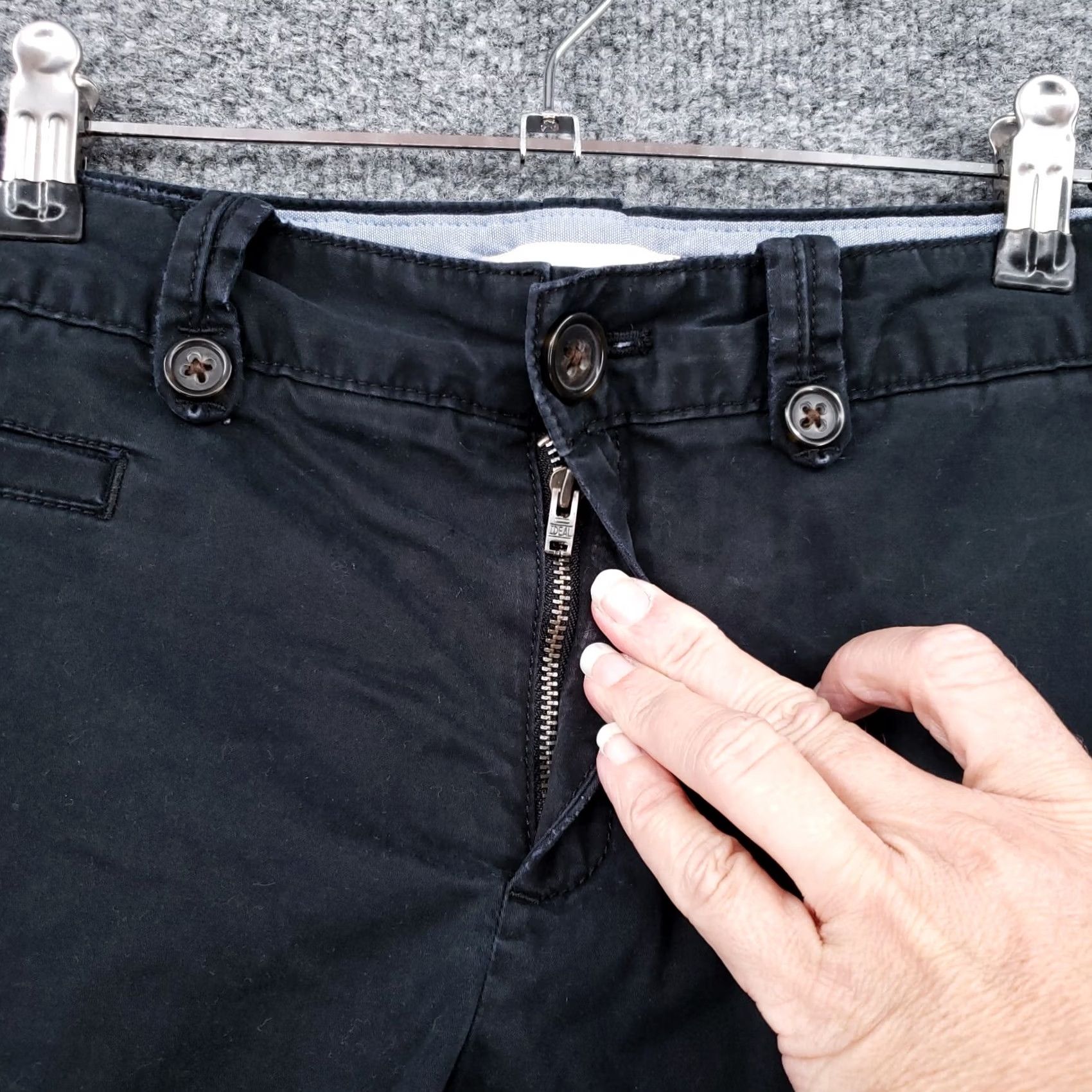 Banana Republic Banana Republic Pants Womens 4 Black Chino Mid Rise Tapered Flat Front Pants Womens 4 Black Banana Republic Chino Straight Leg Casual Formal Business Size 27" / US 4 / IT 40 - 6 Thumbnail
