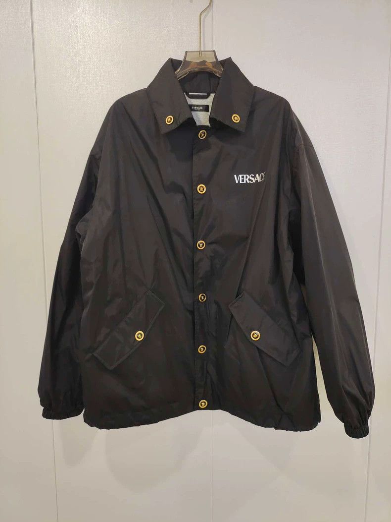 Versace Versace Gold button-down windproof and waterproof black ja Size US S / EU 44-46 / 1 - 1 Thumbnail