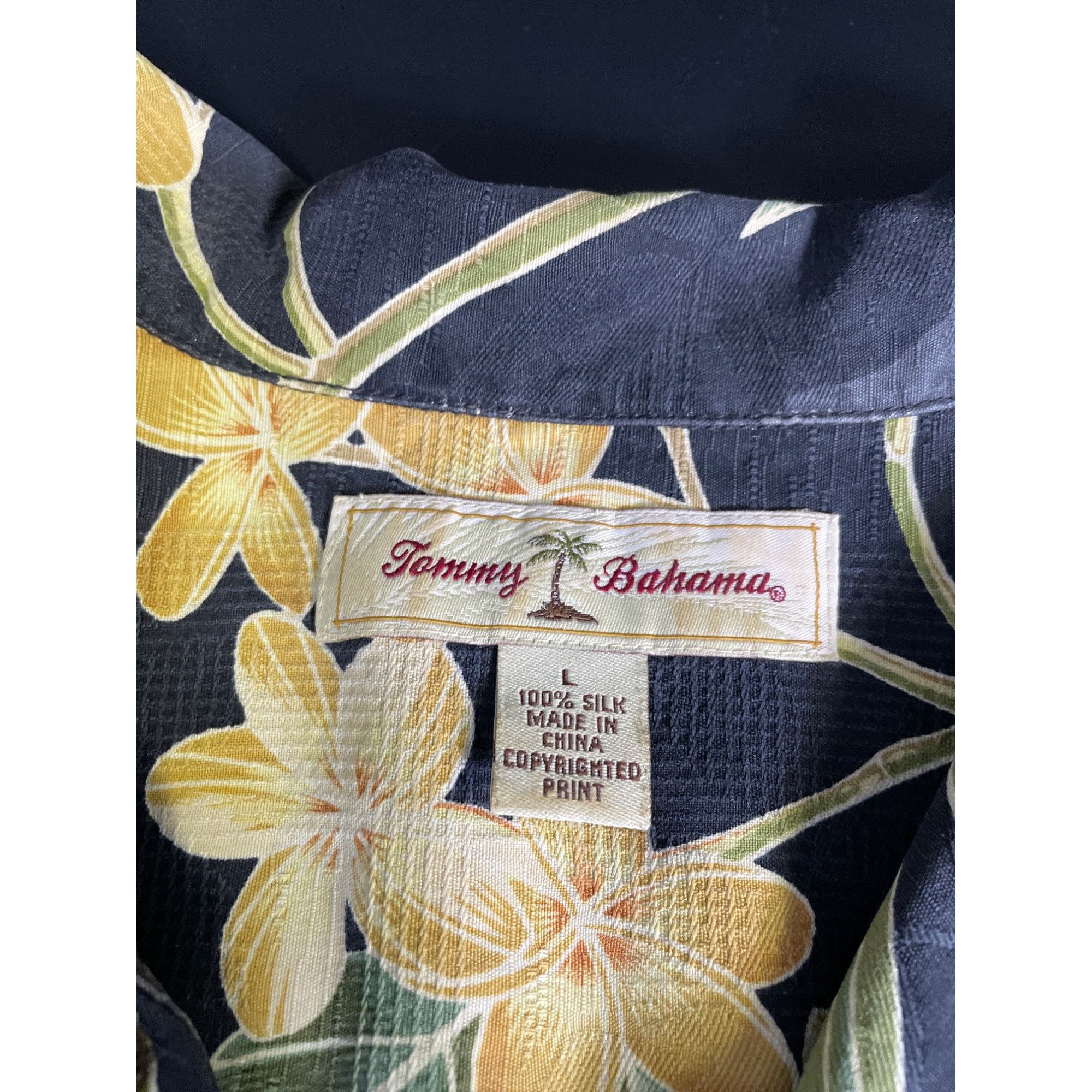Tommy Bahama Tommy Bahama mens Gray/Green Floral Silk Button-Up Shirt Siz Size US L / EU 52-54 / 3 - 9 Thumbnail