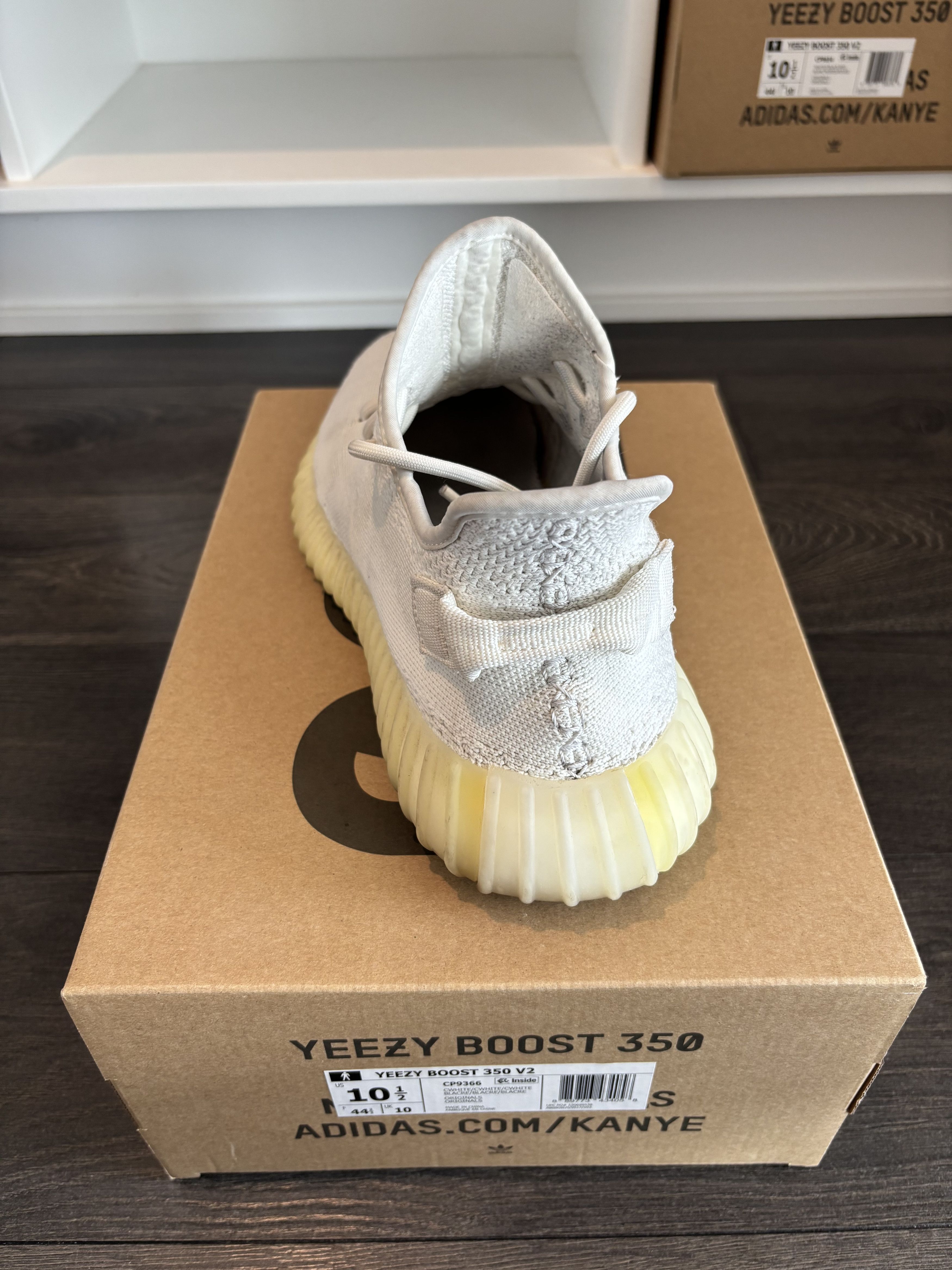 Yeezy Yeezy Boost 350 V2 Triple White Size US 10.5 / EU 43-44 - 4 Thumbnail