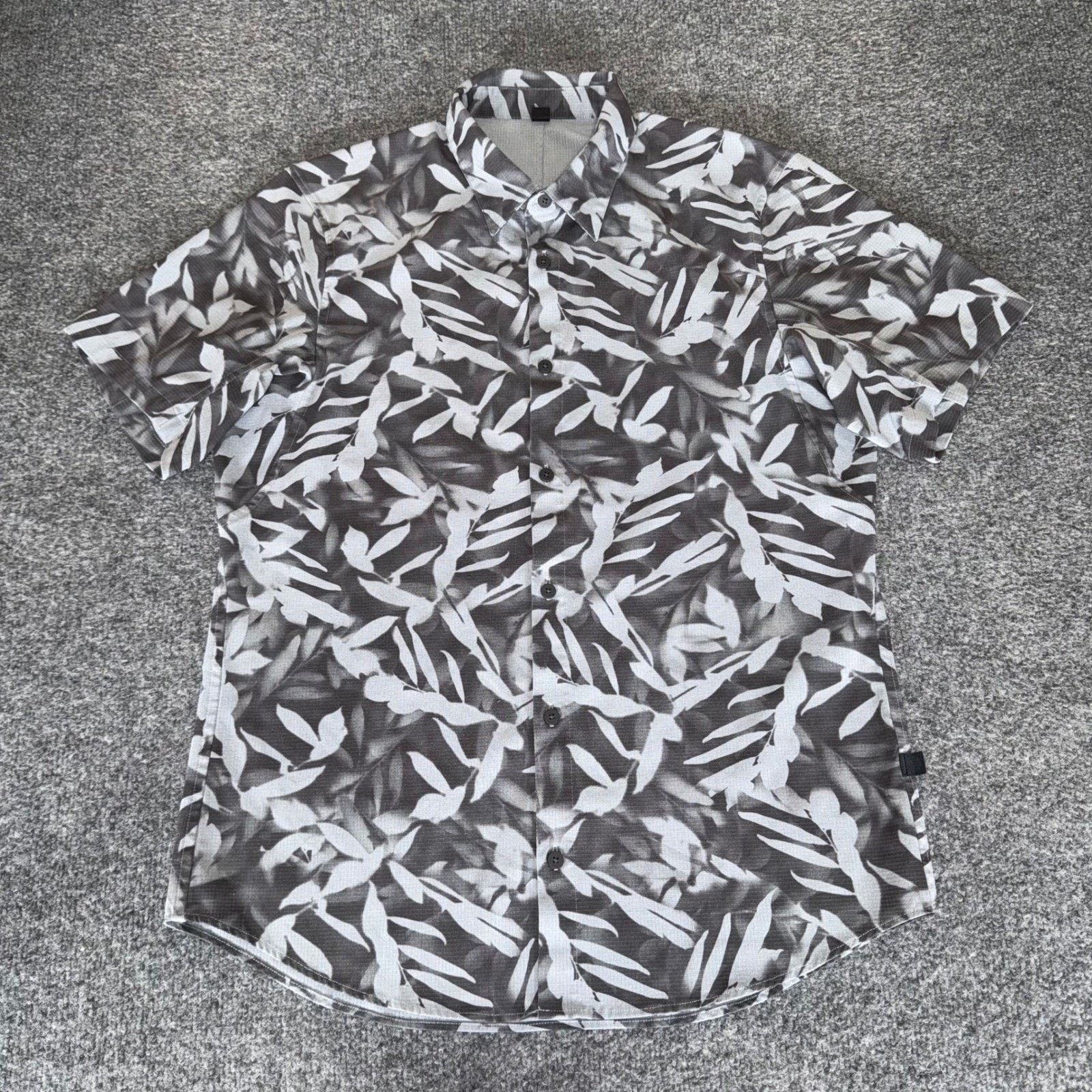 Lululemon Lululemon Airing Easy Shirt Mens M Gray Tropical Leaf AOP Size US M / EU 48-50 / 2 - 1 Thumbnail