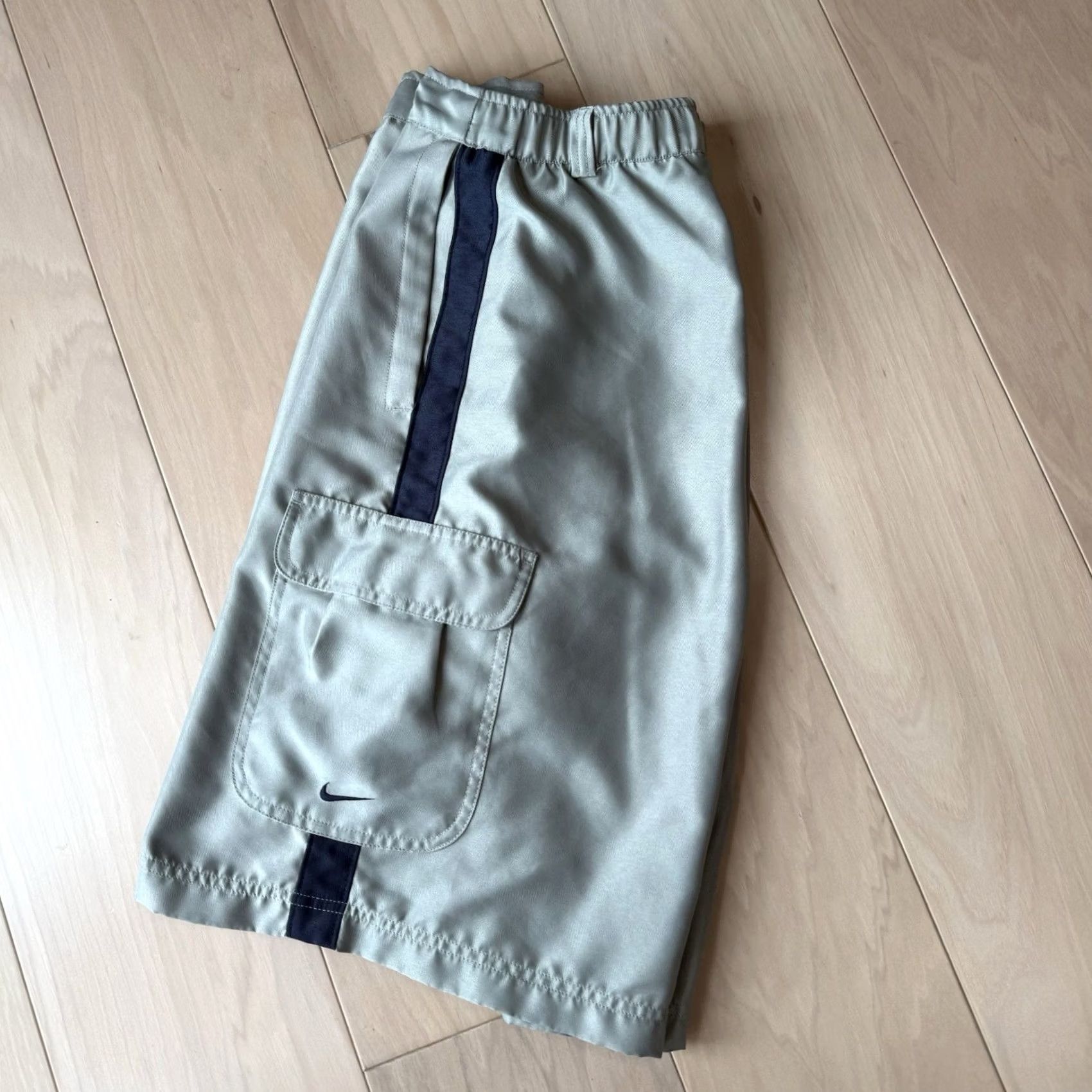 Nike VINTAGE Nike Cargo Shorts Large Gray Y2K Utility Sportswear Men 31 Inseam 11 Zak Zipper Solid Knit Cargo Pocket Mid Rise Pattern 31 in Waist Black? Size US 31 - 7 Thumbnail