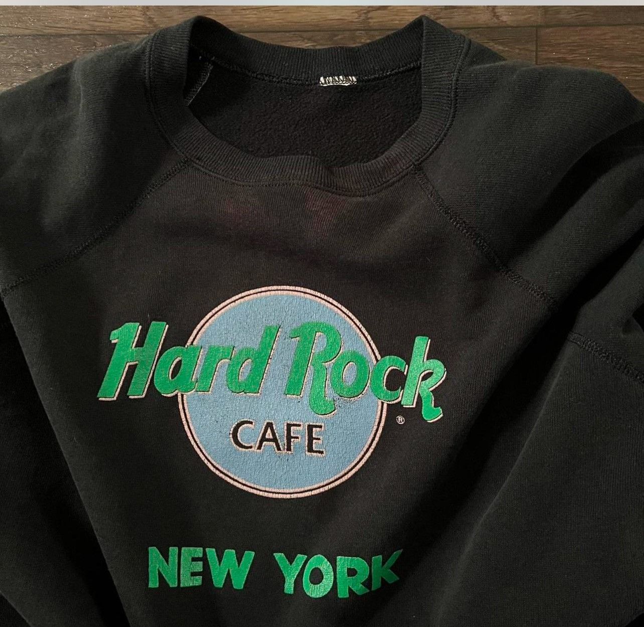 Hard Rock Cafe Sun faded 1980s boxy Raglan New York City hard rock crewneck Size US L / EU 52-54 / 3 - 5 Thumbnail