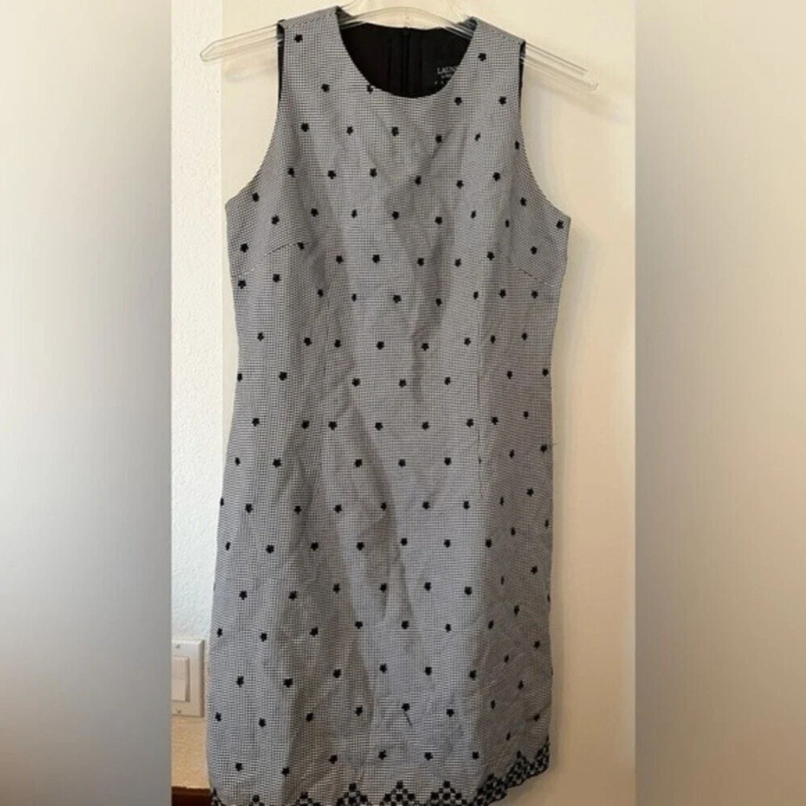 Laundry by Shelli Segal Laundry by Shelli Segal petites minimalist dress size 8 Size M / US 6-8 / IT 42-44 - 1 Thumbnail