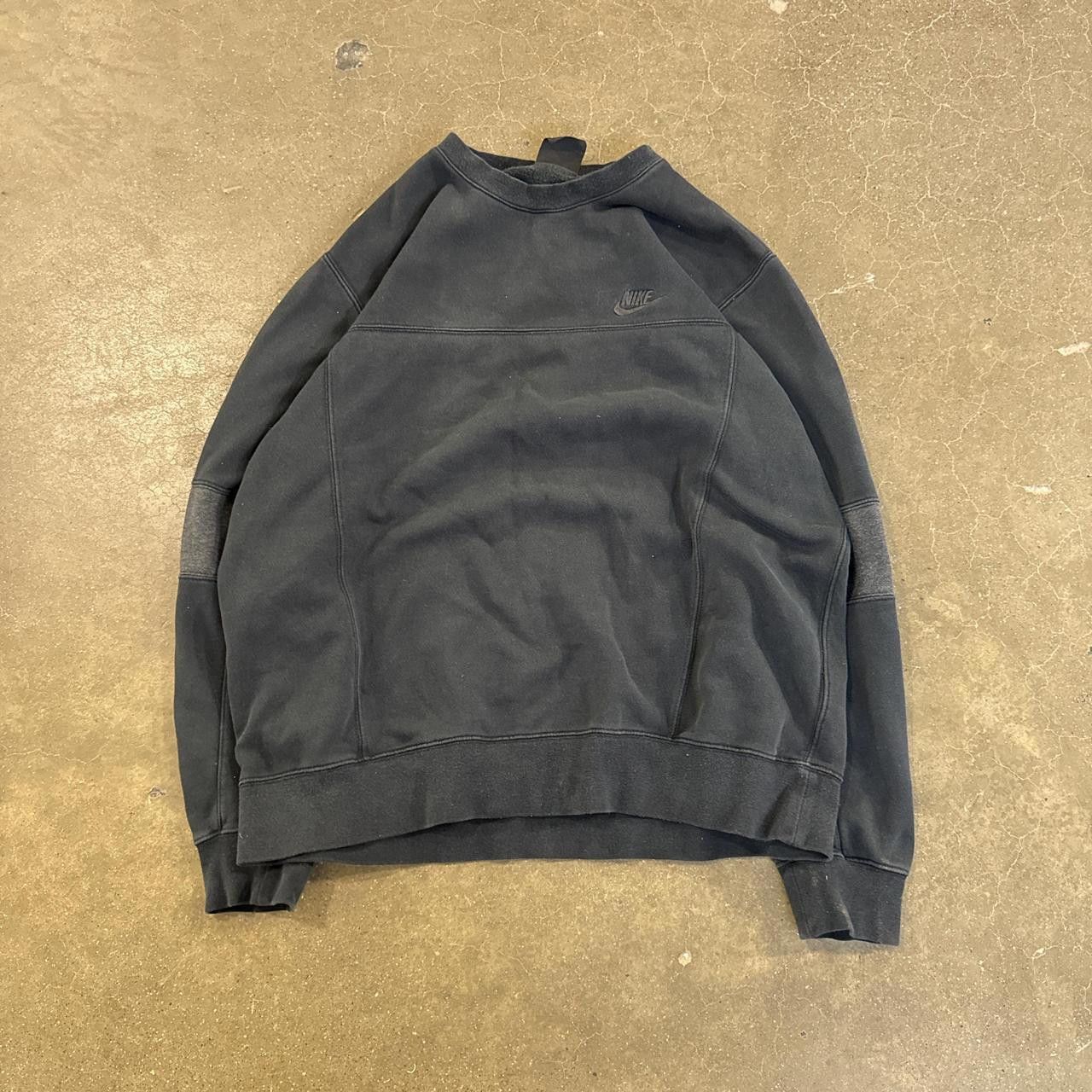 Nike Nike black crewneck sweatshirt with embroidered swoosh Size US L / EU 52-54 / 3 - 1 Thumbnail