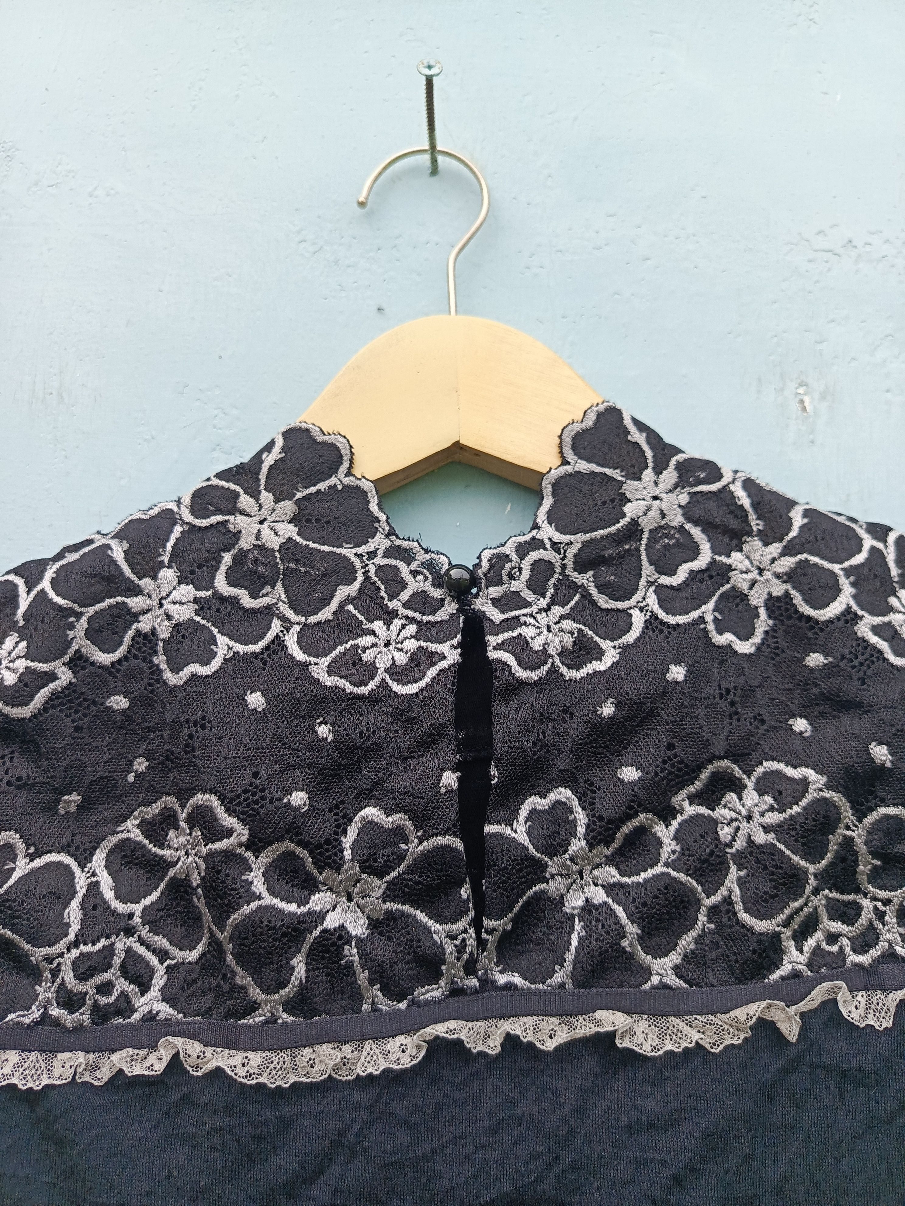 Japanese Brand AMITIE Lace Collar Sleeveless Top – Elegant & Refined Size M / US 6-8 / IT 42-44 - 7 Thumbnail