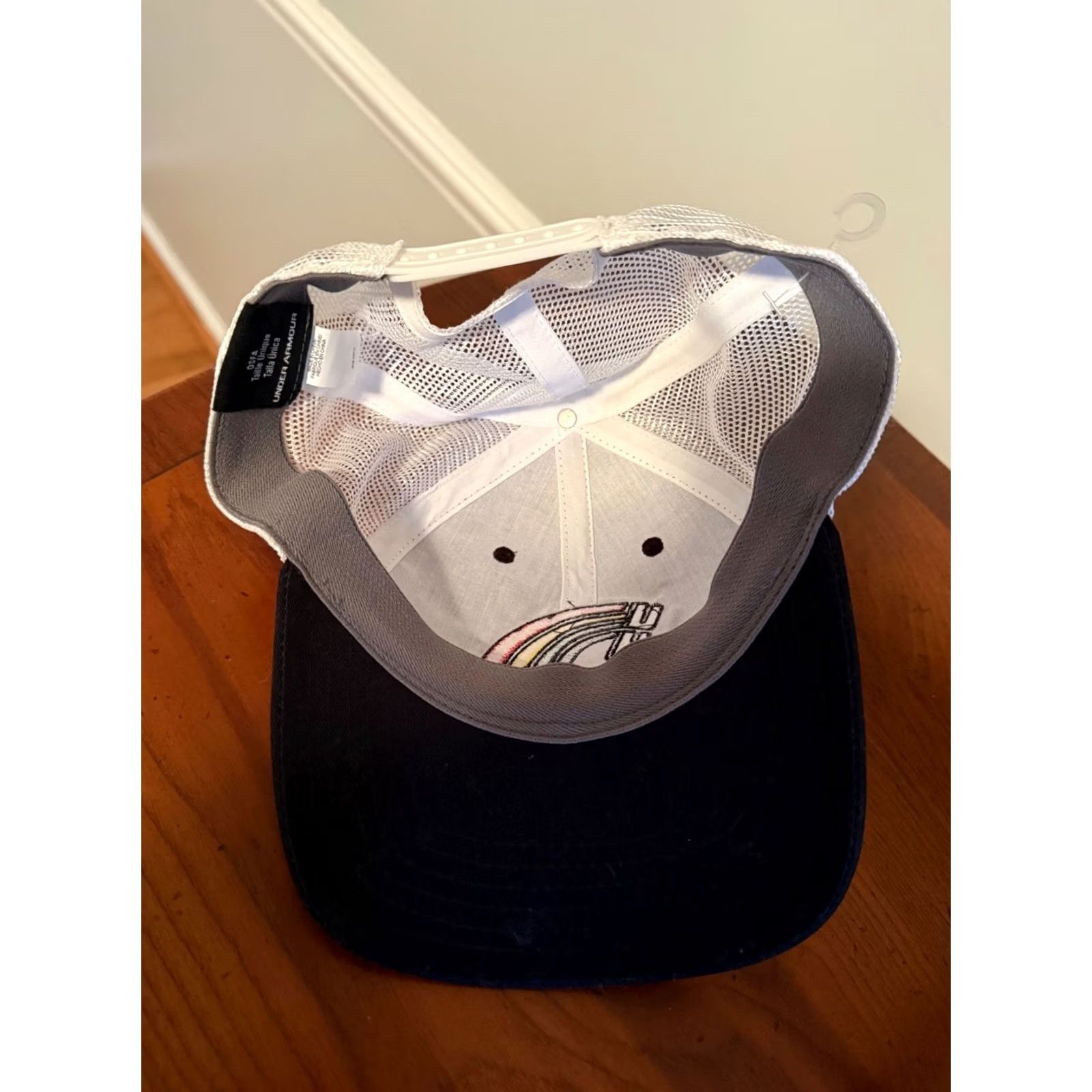 Under Armour VINTAGE Under Armour UH University of Hawaii Rainbow Fitted Hat White Adjustable Men Baseball Cap Size ONE SIZE - 3 Thumbnail