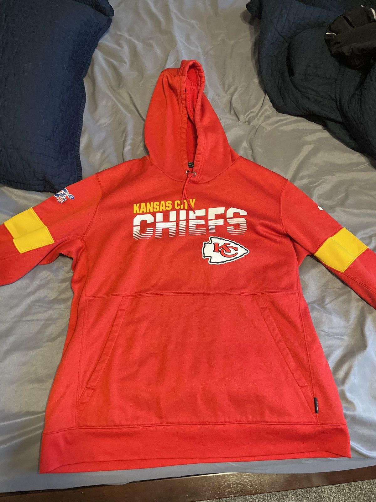 Nike 2019 Kansas City Chiefs Nike On-Field Apparel Hoodie Size US XL / EU 56 / 4 - 1 Thumbnail