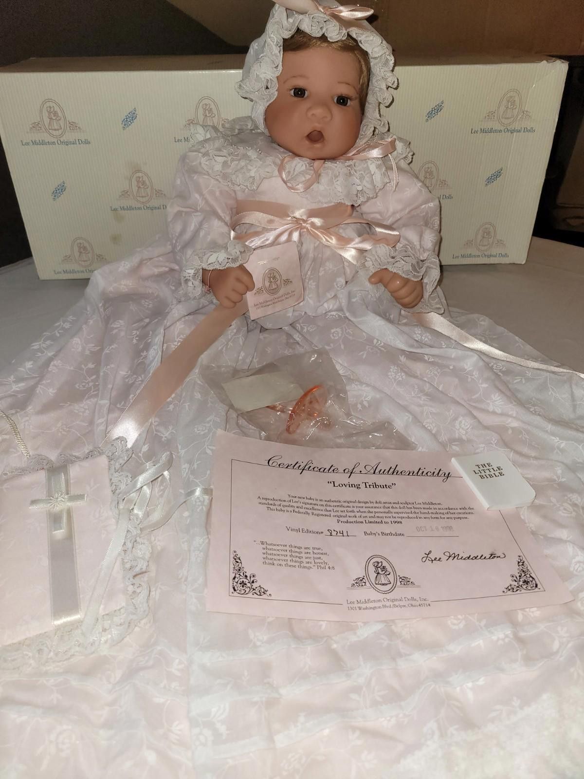 Designer Lee Middleton "Loving Tribute" Model 00055 Immaculate Cond. Size ONE SIZE - 1 Thumbnail