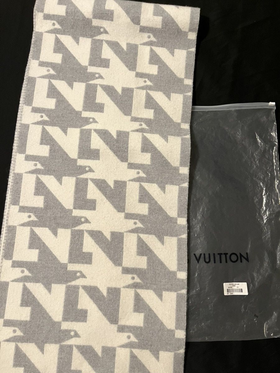 Louis Vuitton Louis Vuitton Virgil Abloh Dove Scarf Size ONE SIZE - 5 Thumbnail