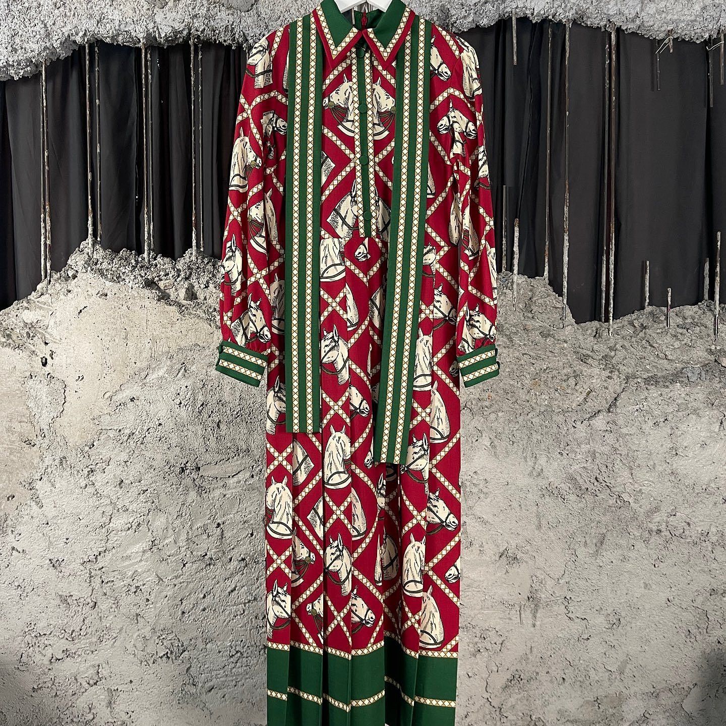 Gucci Gucci Horse Print Wool Midi Dress Size 38 Size XS / US 0-2 / IT 36-38 - 1 Thumbnail