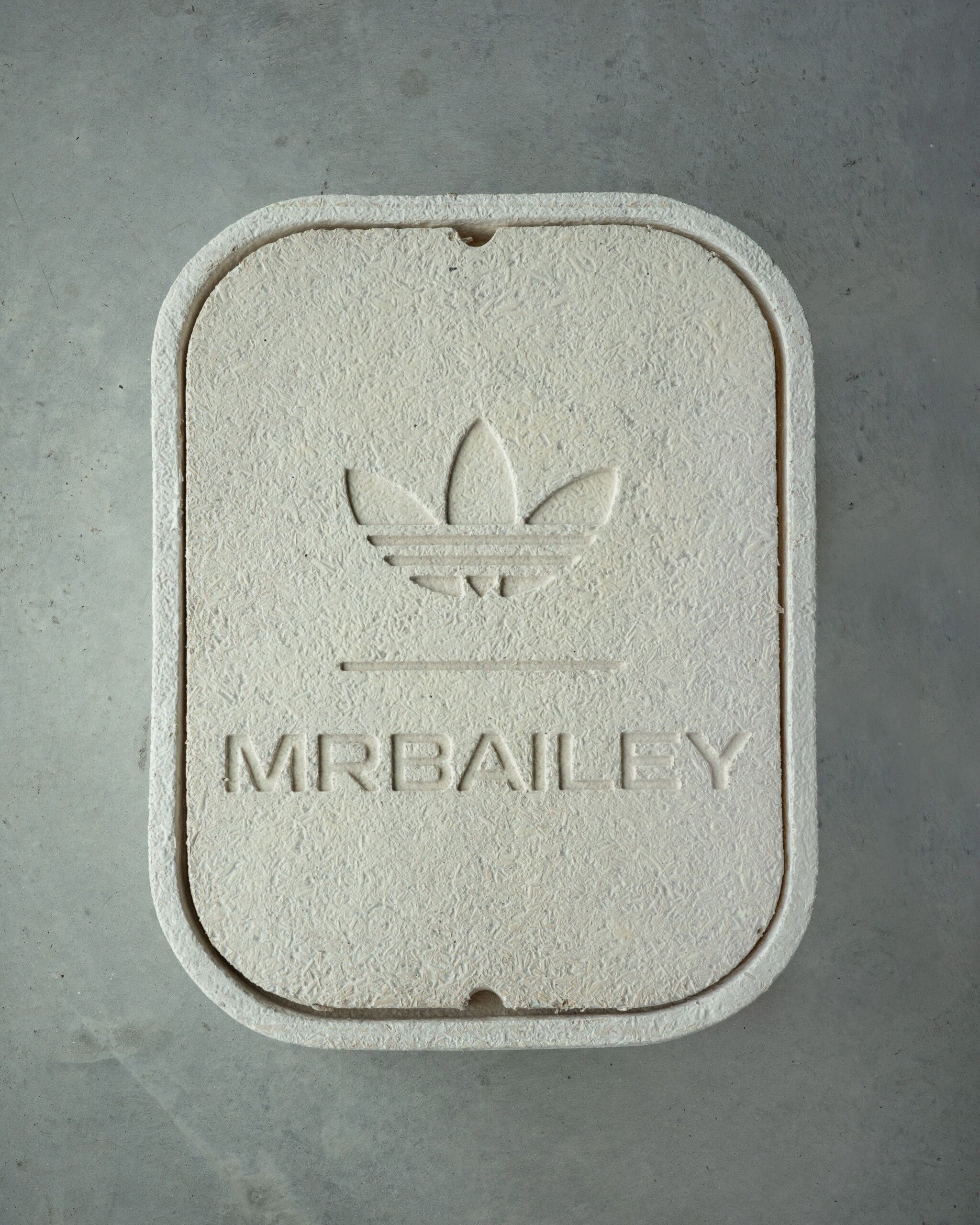 Adidas MRBAILEY® x adidas OZLUCENT Friends & Family 01/60 Size US 9 / EU 42 - 22 Thumbnail