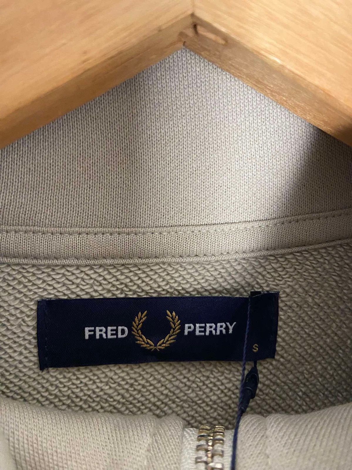 Fred Perry New sweatshirt Fred Perry 1/4 Zip Iight oyster size S Size US S / EU 44-46 / 1 - 7 Thumbnail