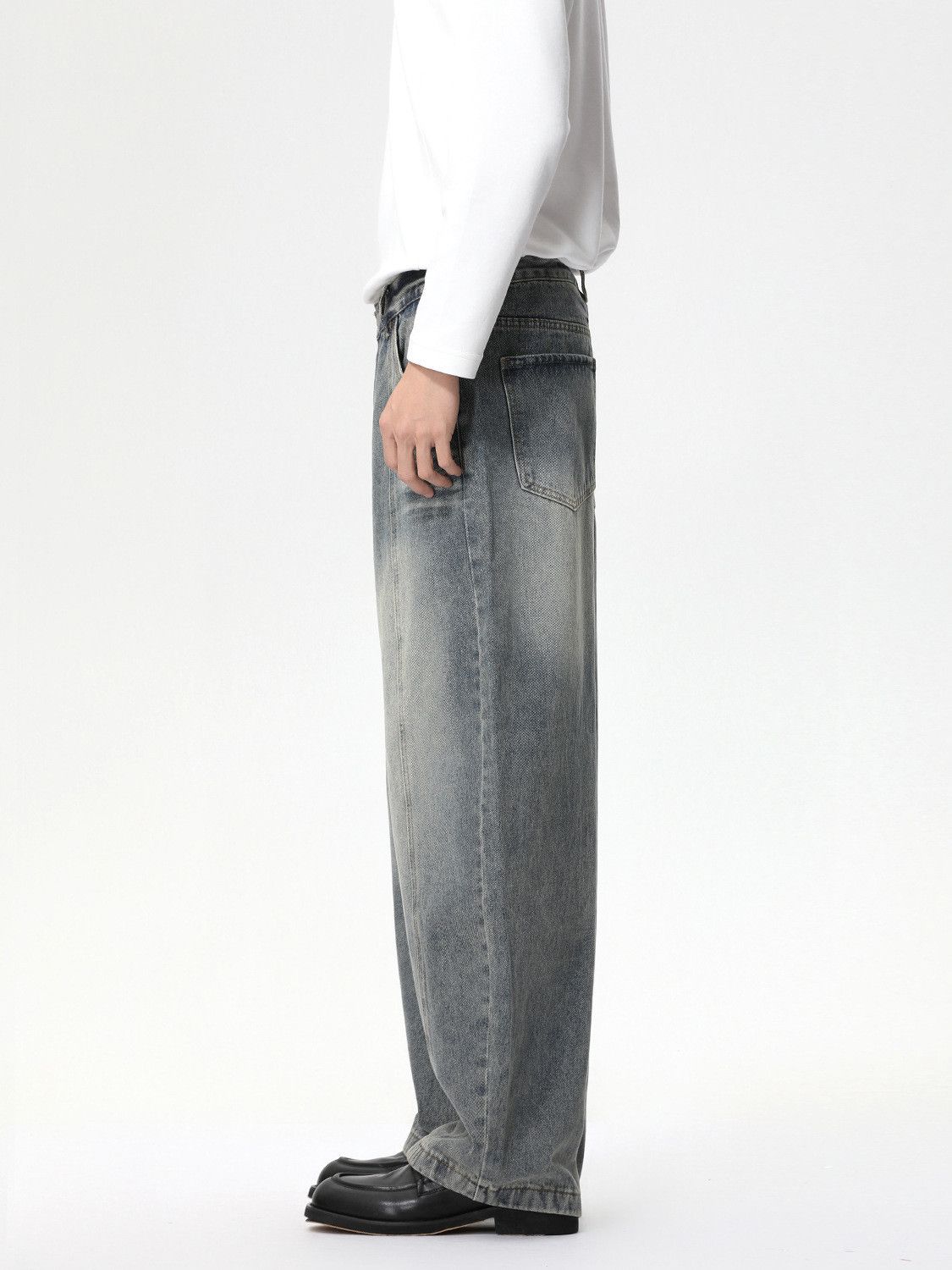 Vintage Men's Washed & Distressed Curved-Leg Jeans Size US 32 / EU 48 - 2 Thumbnail