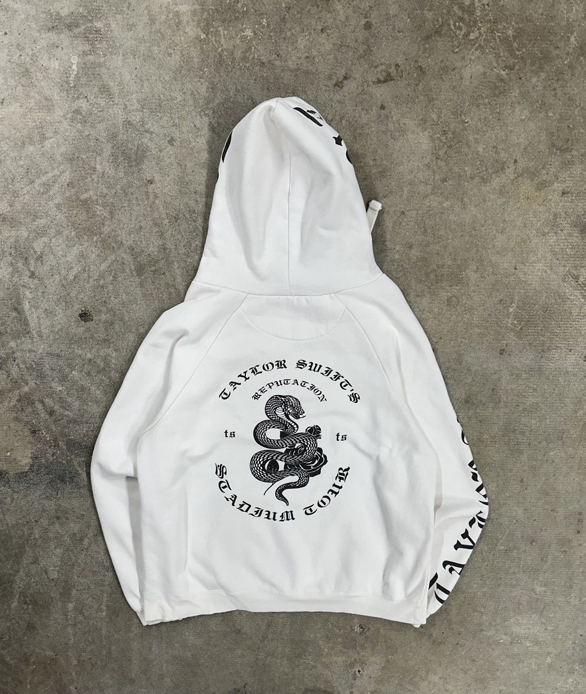 Band Tees Crazy Y2K Taylor Swift Reputation Serpent Tour Band Hoodie Size US M / EU 48-50 / 2 - 2 Thumbnail