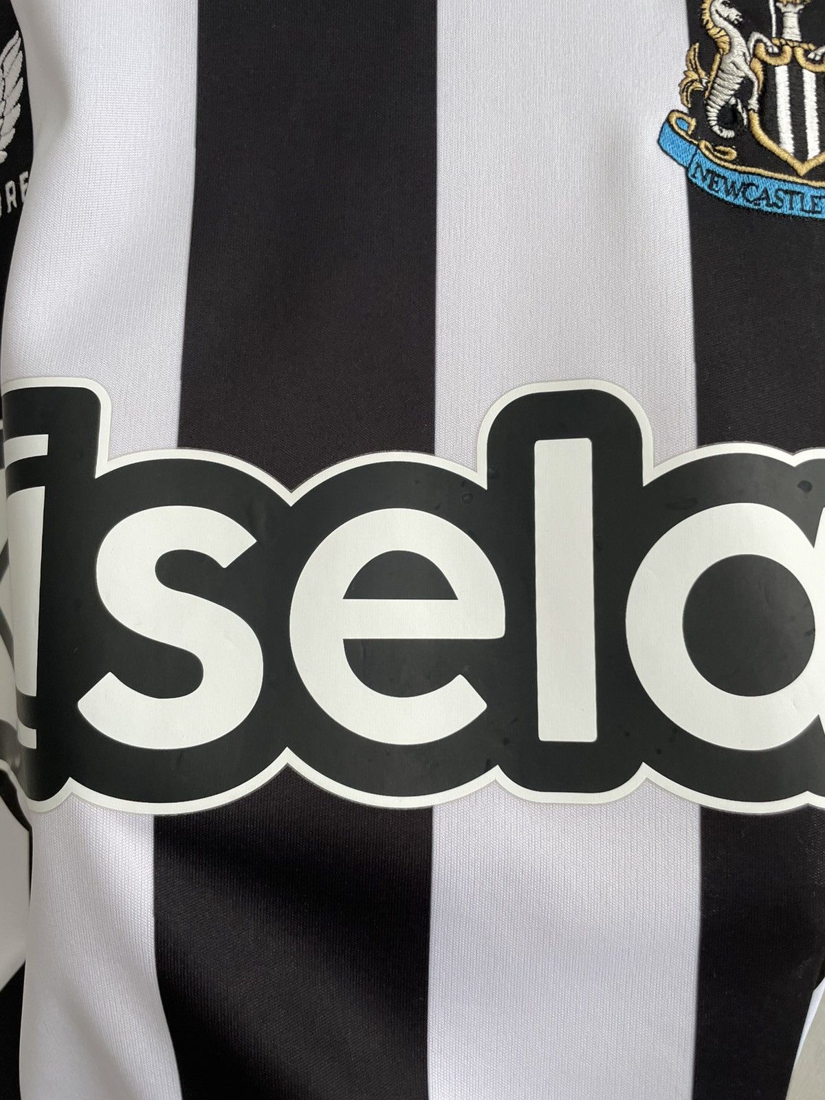 Castore Newcastle United 2023 2024 Home Football Shirt Soccer Jersey Size US L / EU 52-54 / 3 - 8 Thumbnail