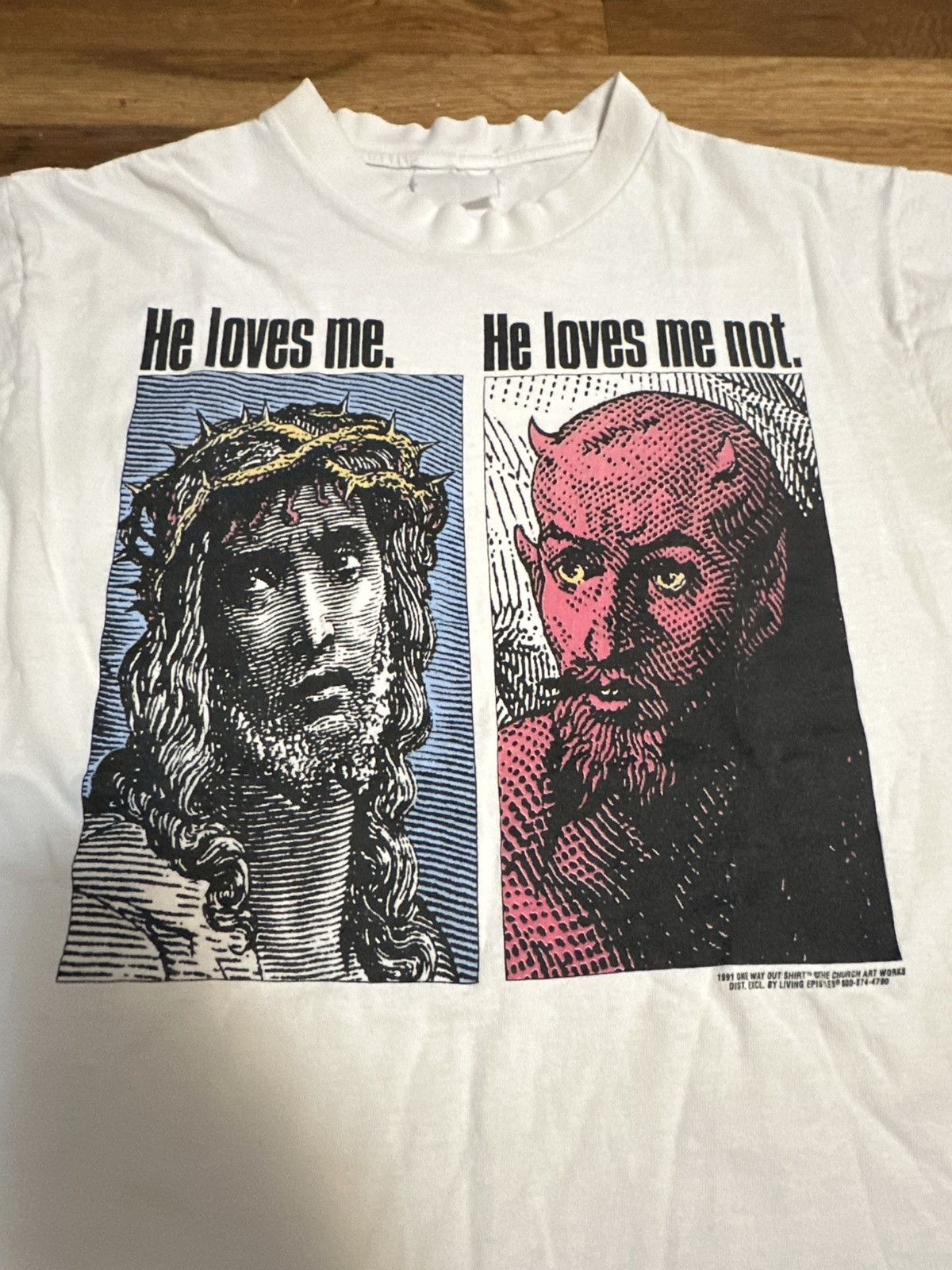 Vintage Vintage Jesus Tee living epistles “He Loves me/Loves me not” Size US L / EU 52-54 / 3 - 4 Thumbnail