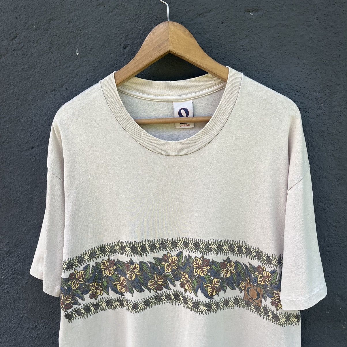 Vintage Thrashed Faded Vintage 90s QUE Surfwear Brand Tee Size US L / EU 52-54 / 3 - 2 Thumbnail
