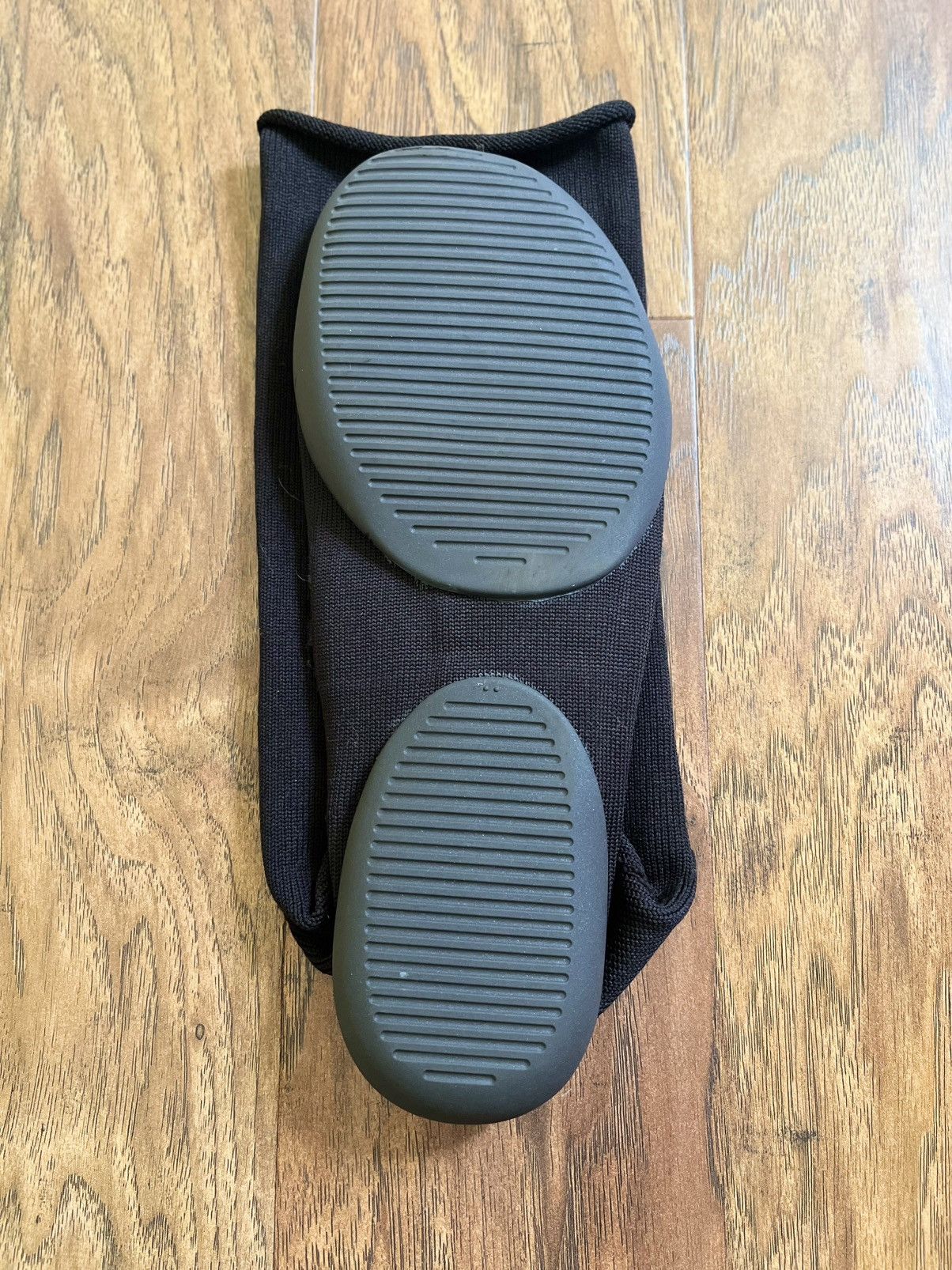 Kanye West × Yeezy YZY Pods SIZE 2 Size US 11 / EU 44 - 3 Thumbnail