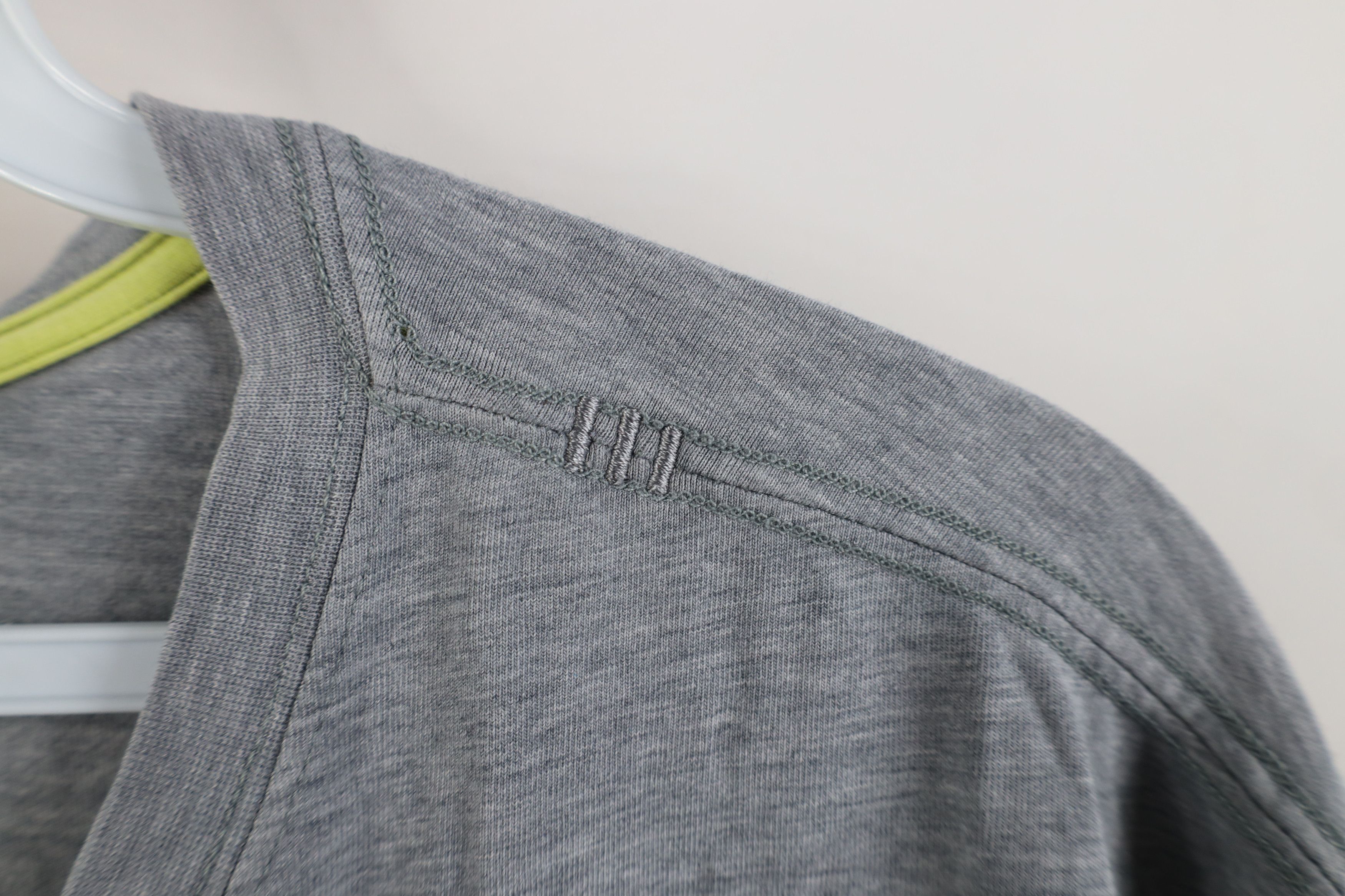 Lululemon Lululemon Running Jogging Yoga V-Neck T-Shirt Heather Gray Size US XL / EU 56 / 4 - 4 Thumbnail