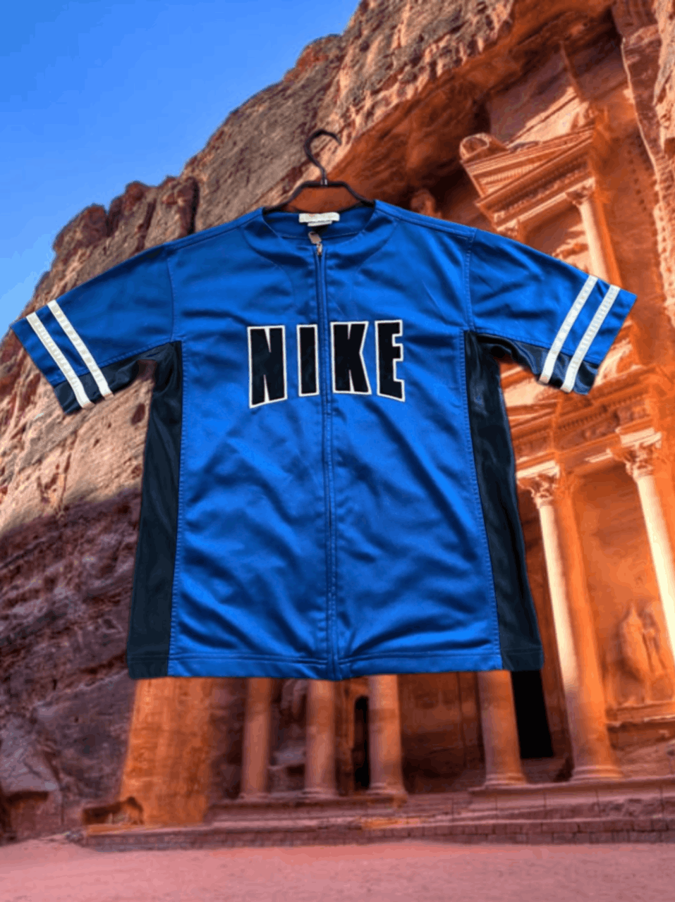 Nike × Vintage Vintage Nike T-Shirt Centre Liter logo size L Size US L / EU 52-54 / 3 - 1 Thumbnail
