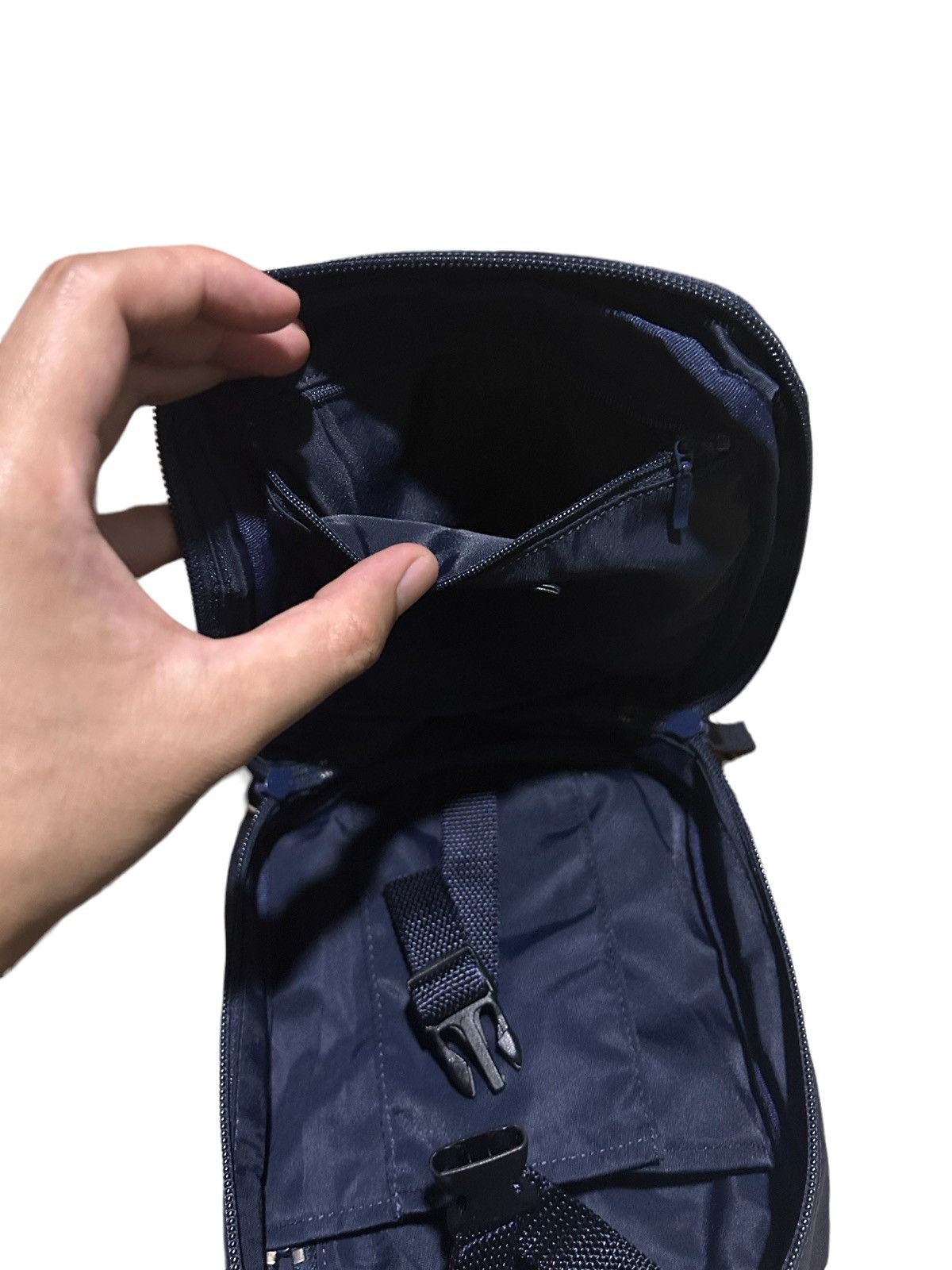 Helmut Lang Vintage Archive Helmut Lang Crram Nylon Sling Bag Size ONE SIZE - 10 Thumbnail