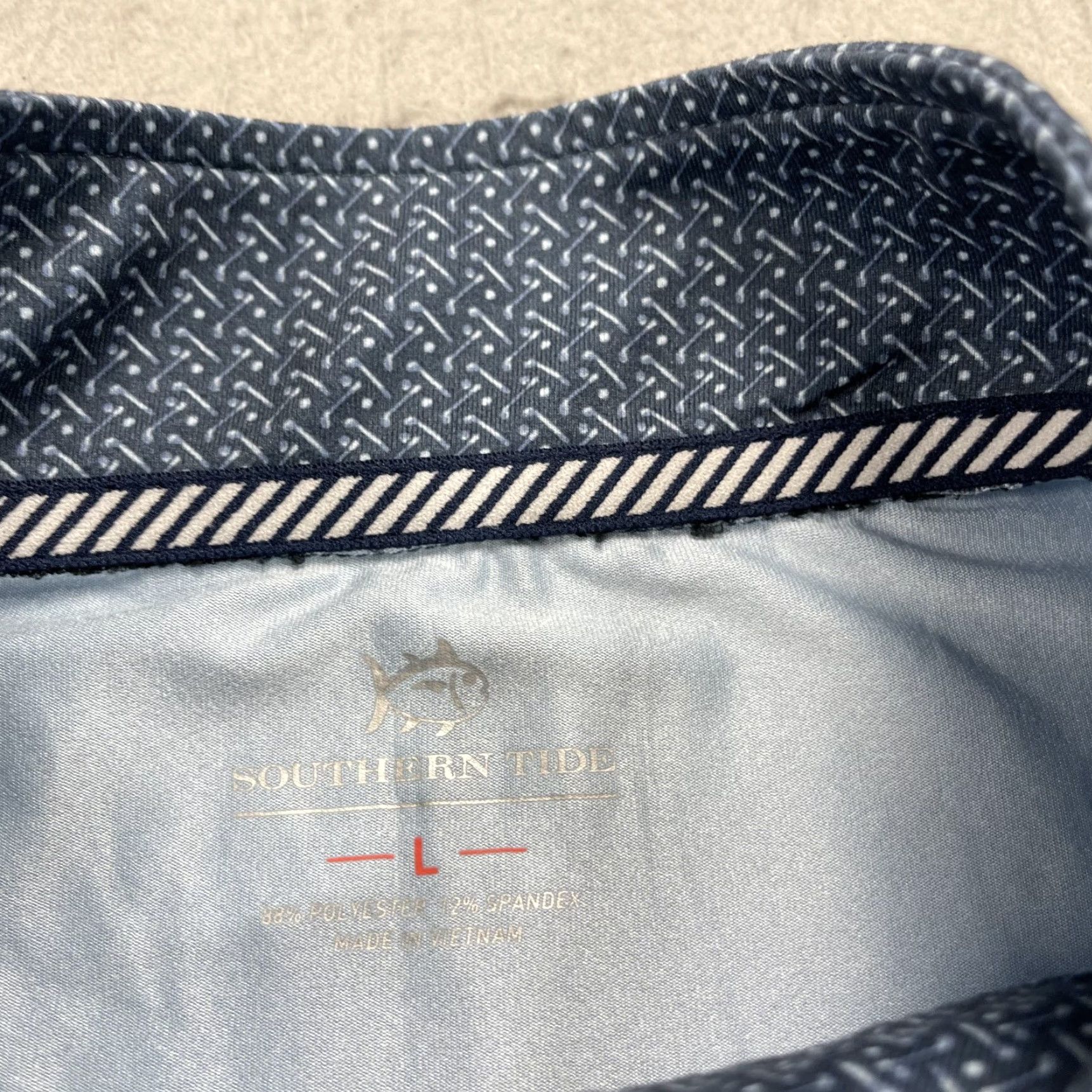 Southern Tide Southern Tide Jacket Mens L Blue Golf 1/4 Zip Pullover - Basic Jacket, Activewear, Casual, Classic Fish Theme - Size L Mens Size US L / EU 52-54 / 3 - 5 Thumbnail
