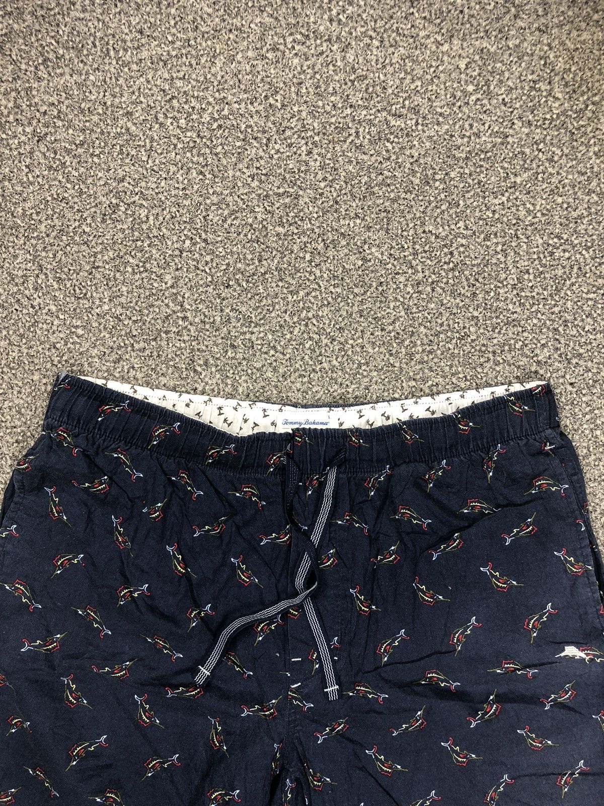 Tommy Bahama × Vintage Tommy Bahama Fullprinted Shortpants Size US 37 - 9 Thumbnail