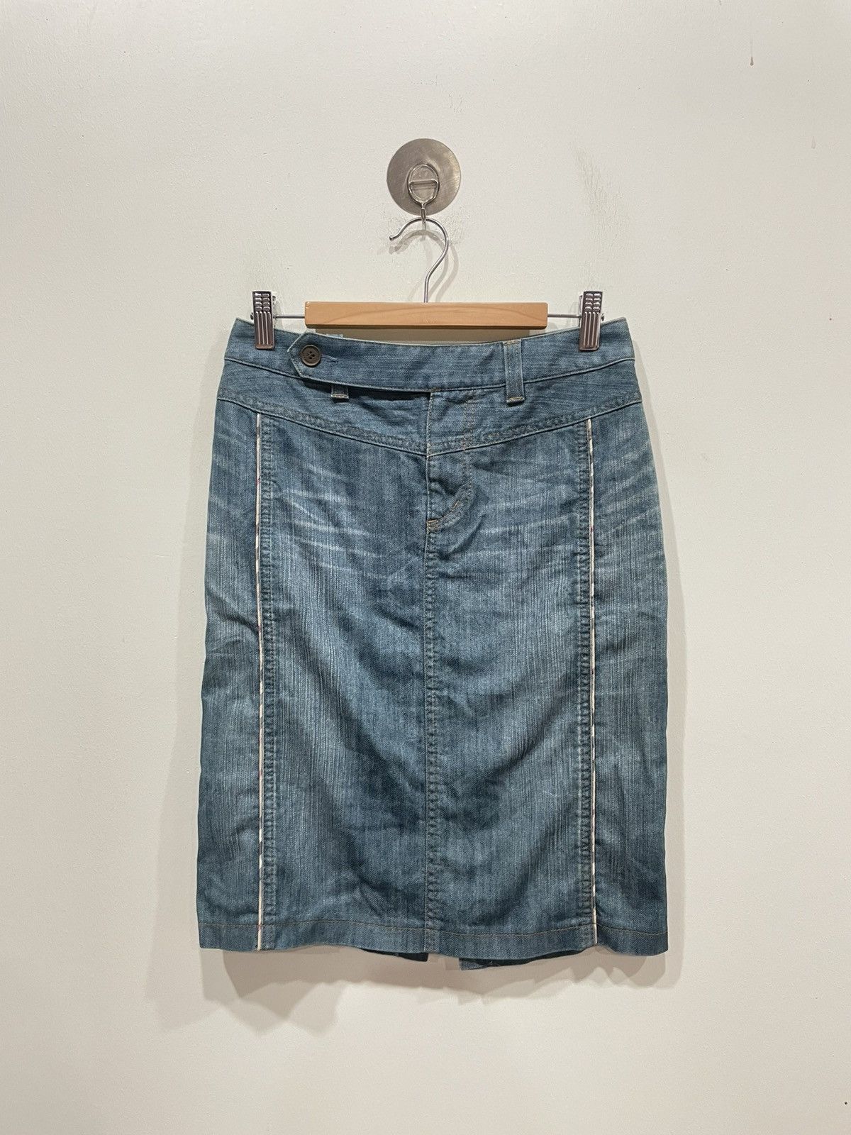 Burberry Burberry Denim Midi Skirt Size 25" / US 0 / IT 36 - 1 Thumbnail