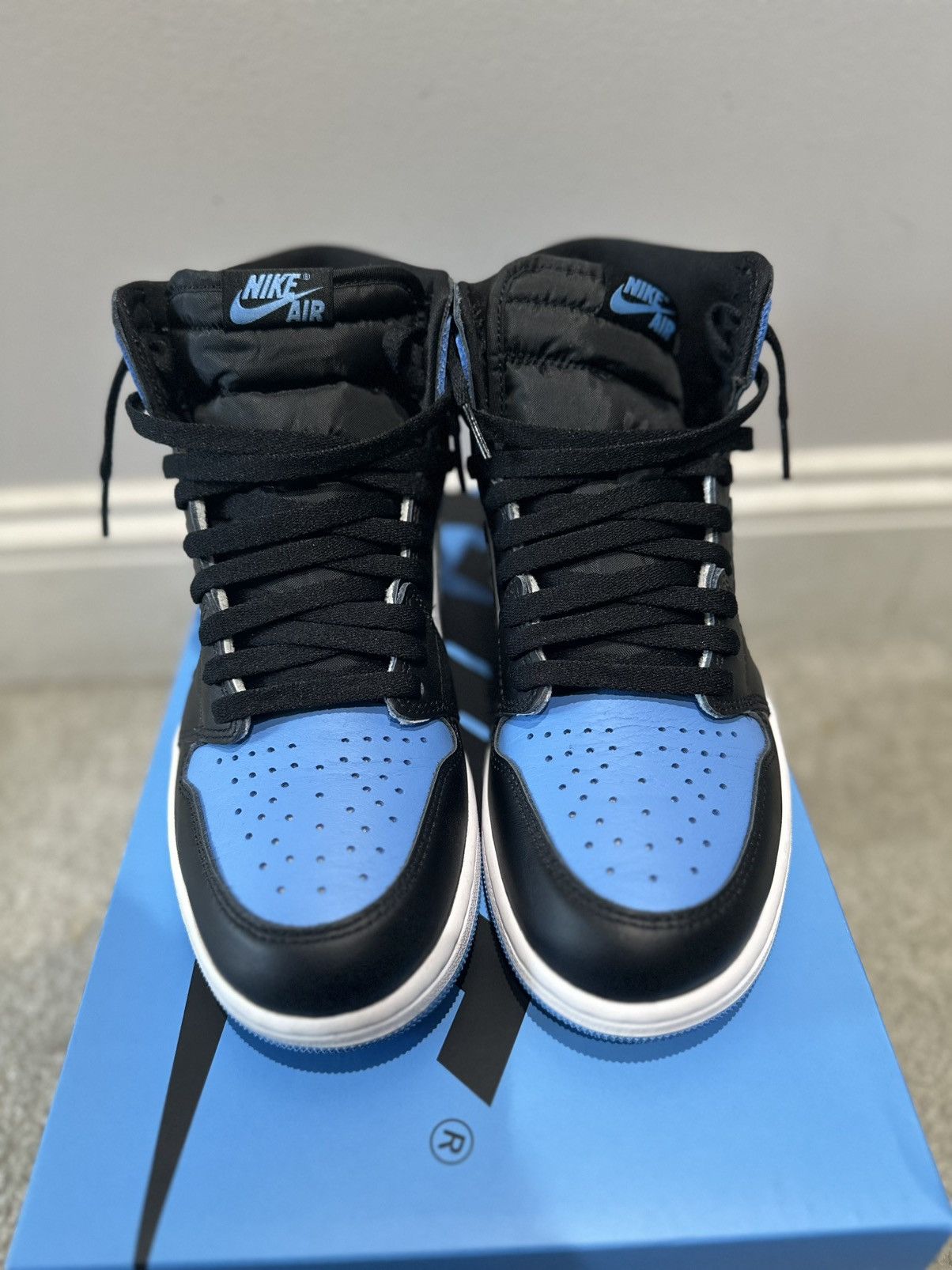 Jordan Brand Air Jordan 1 Retro High OG ‘UNC Toe’ Size US 9 / EU 42 - 2 Thumbnail