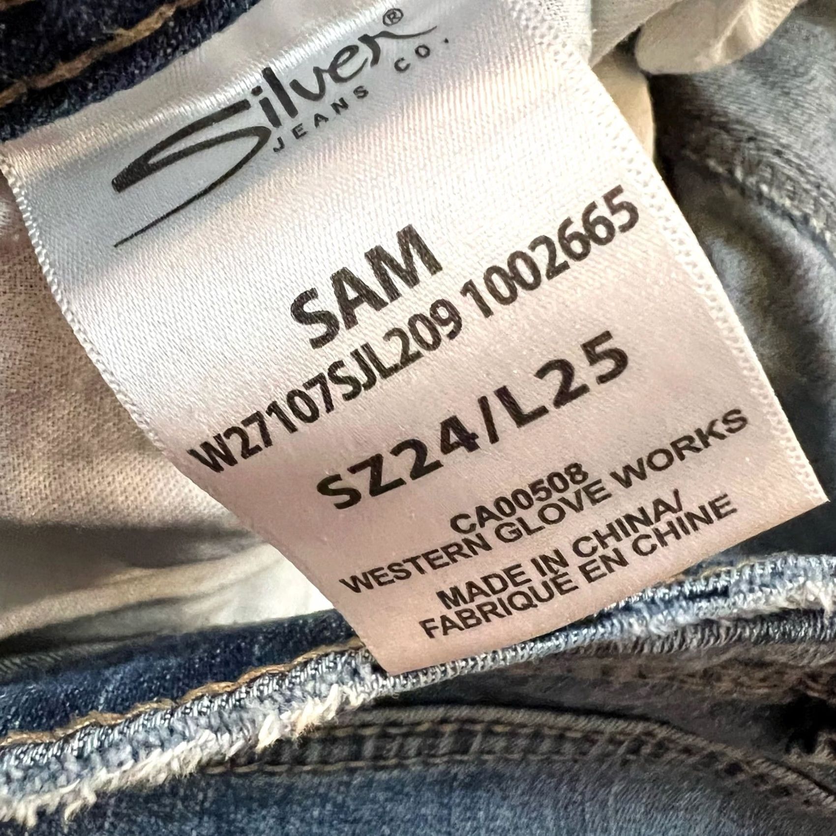 Silver Jeans Co. VINTAGE Silver Jeans Womens 24W Sam Blue Stretch High Rise Crop Jeans Womens 24W Sam Blue Stretch High Rise Crop 47x26.5 Actual Size 42" / US 20 - 7 Thumbnail