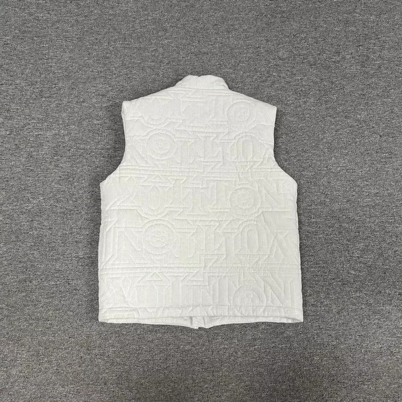 Louis Vuitton Louis Vuitton Embossed logo white down embossed vest 2505-N Size US S / EU 44-46 / 1 - 2 Thumbnail